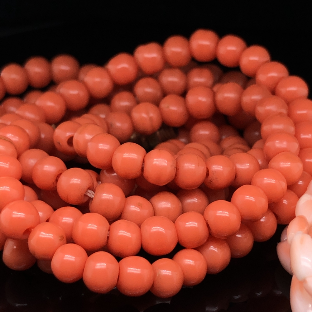 TWO VINTAGE ROWS OF CORAL BEADS. THE FIRST ROW WITH BARREL CLASP, AVERAGE BEAD SIZE 4.9mm, - Image 3 of 6