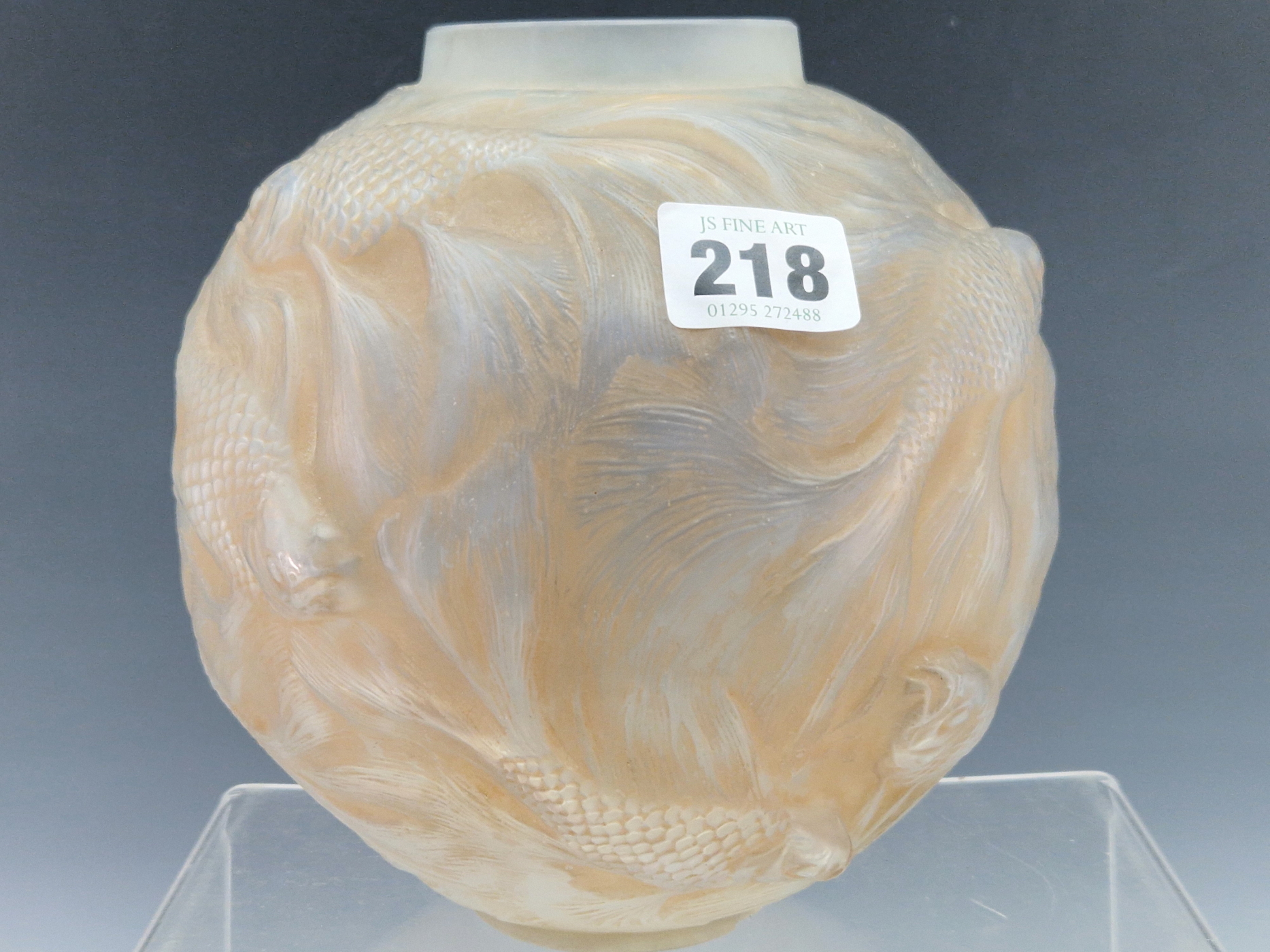 A LALIQUE FORMOSE PATTERN SPHERICAL VASE, THE FISH AGAINST A PALE BROWN GROUND, ENGRAVED R LALIQUE - Image 4 of 5