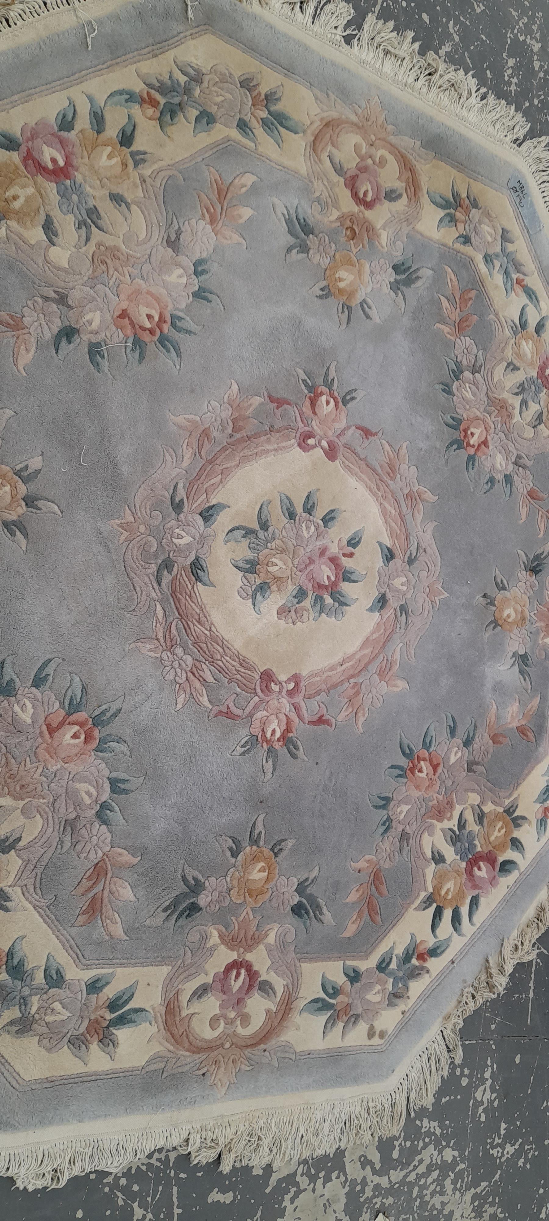AN UNUSUAL CHINESE AUBUSSON DESIGN OCTAGONAL RUG. D 190cm - Image 3 of 3