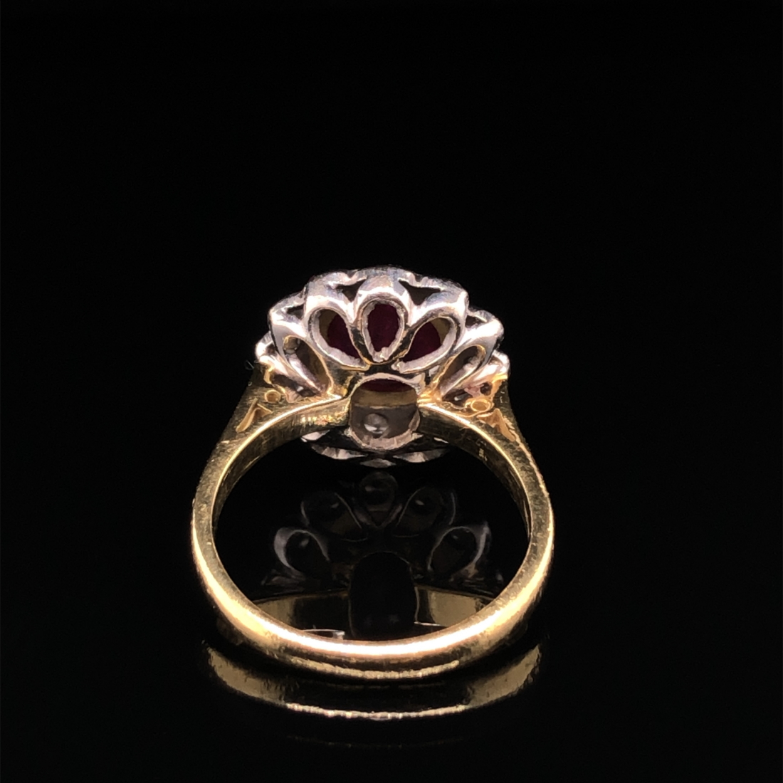 AN 18ct HALLMARKED GOLD RUBY AND DIAMOND OVAL SHAPED CLUSTER RING. THE SINGLE MEDIUM TO DARK - Image 9 of 20