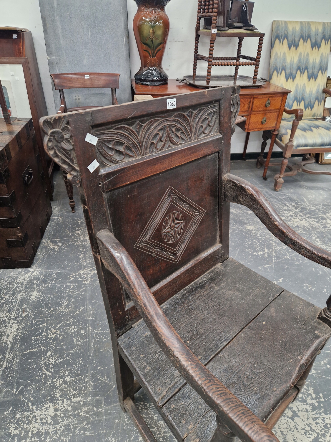 AN EARLY 18TH CENTURY WAINSCOTT CHAIR. - Image 3 of 6