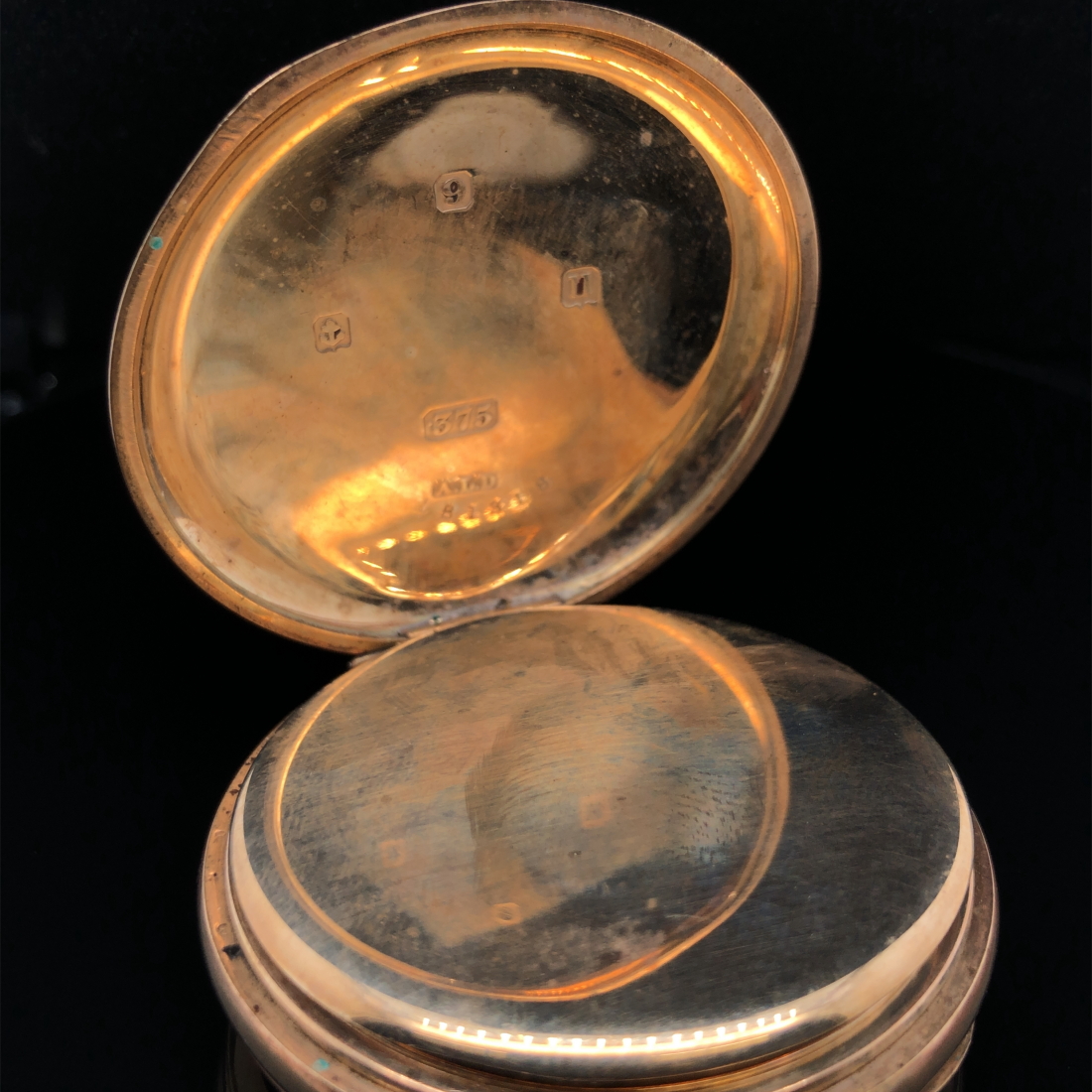 A 9ct HALLMARKED GOLD LIMIT OPEN FACE POCKET WATCH, THE DUST COVER WITH ADDITIONAL HALLMARK. WINDS - Image 3 of 3