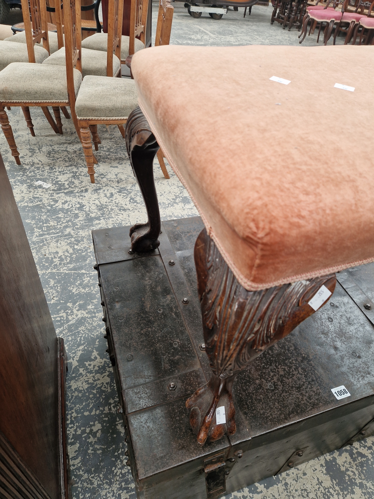 A MAHOGANY STOOL, THE PINK VELVET SEAT ON CABRIOLE LEGS WITH BALL AND CLAW FEET - Image 3 of 6