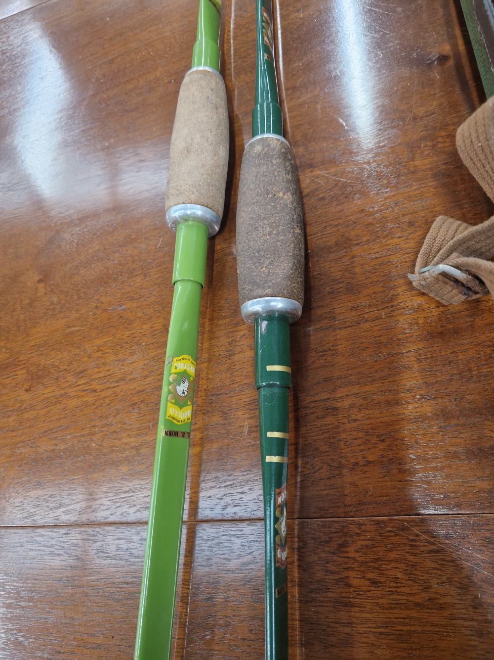 ACCLES & POLLOCK APOLLO FALCON AND KESTREL BOWS, TWO STANDS OF ARROWS TOGETHER WITH A GREEN CASE - Bild 5 aus 6