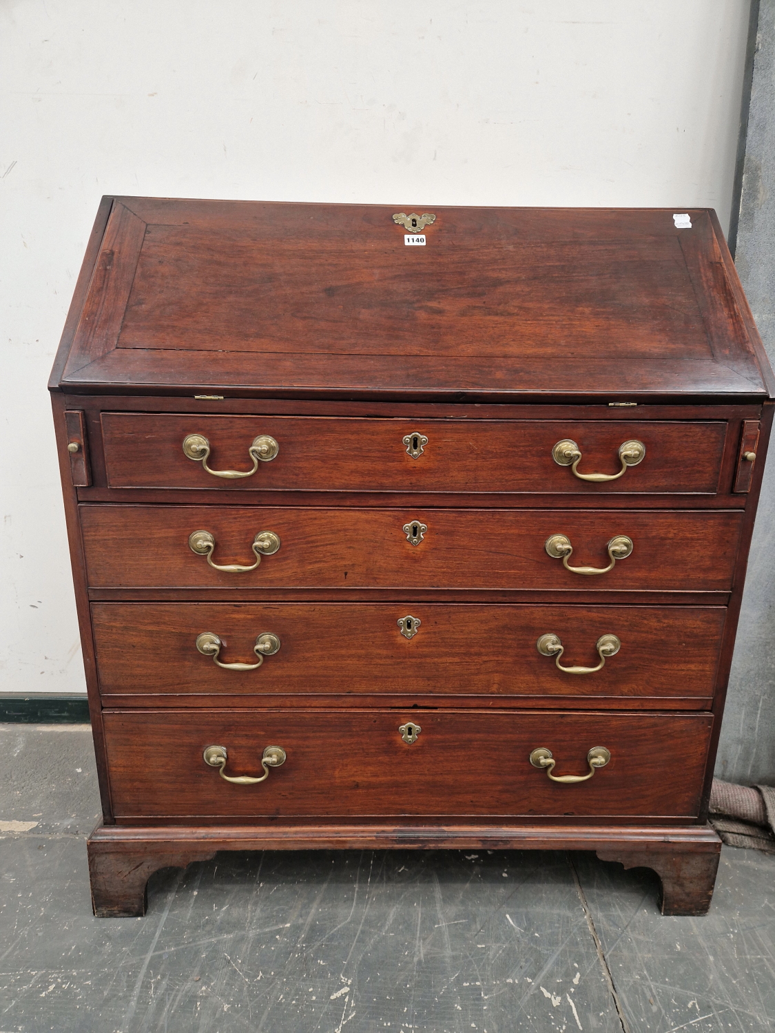 A GEORGE III FRUIT WOOD BUREAU, THE FALL ABOVE FOUR GRADED DRAWERS - Image 2 of 6