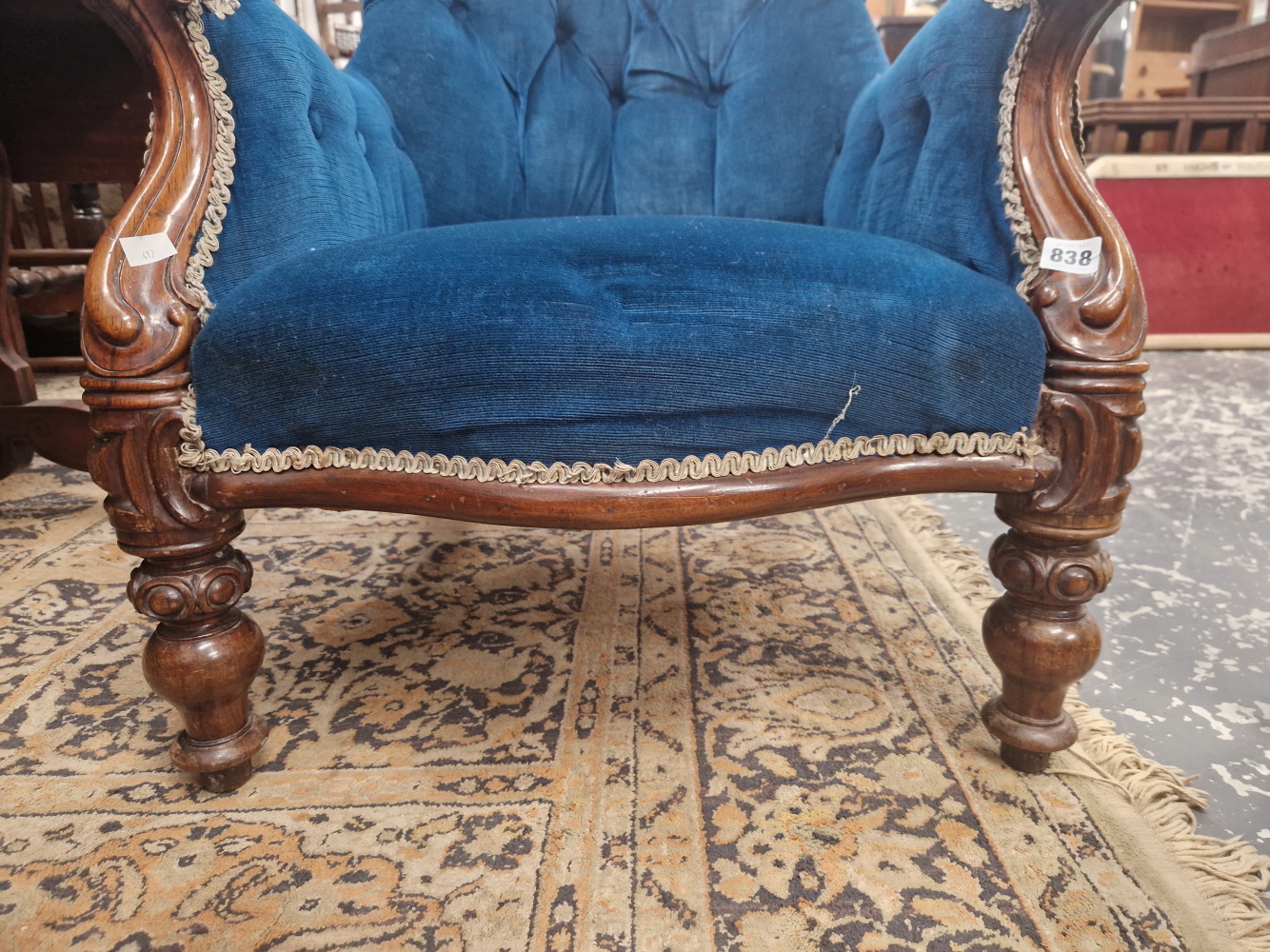 A VICTORIAN MAHOGANY ARM CHAIR BUTTON UPHOLSTERED IN BLUE VELVET - Image 2 of 2