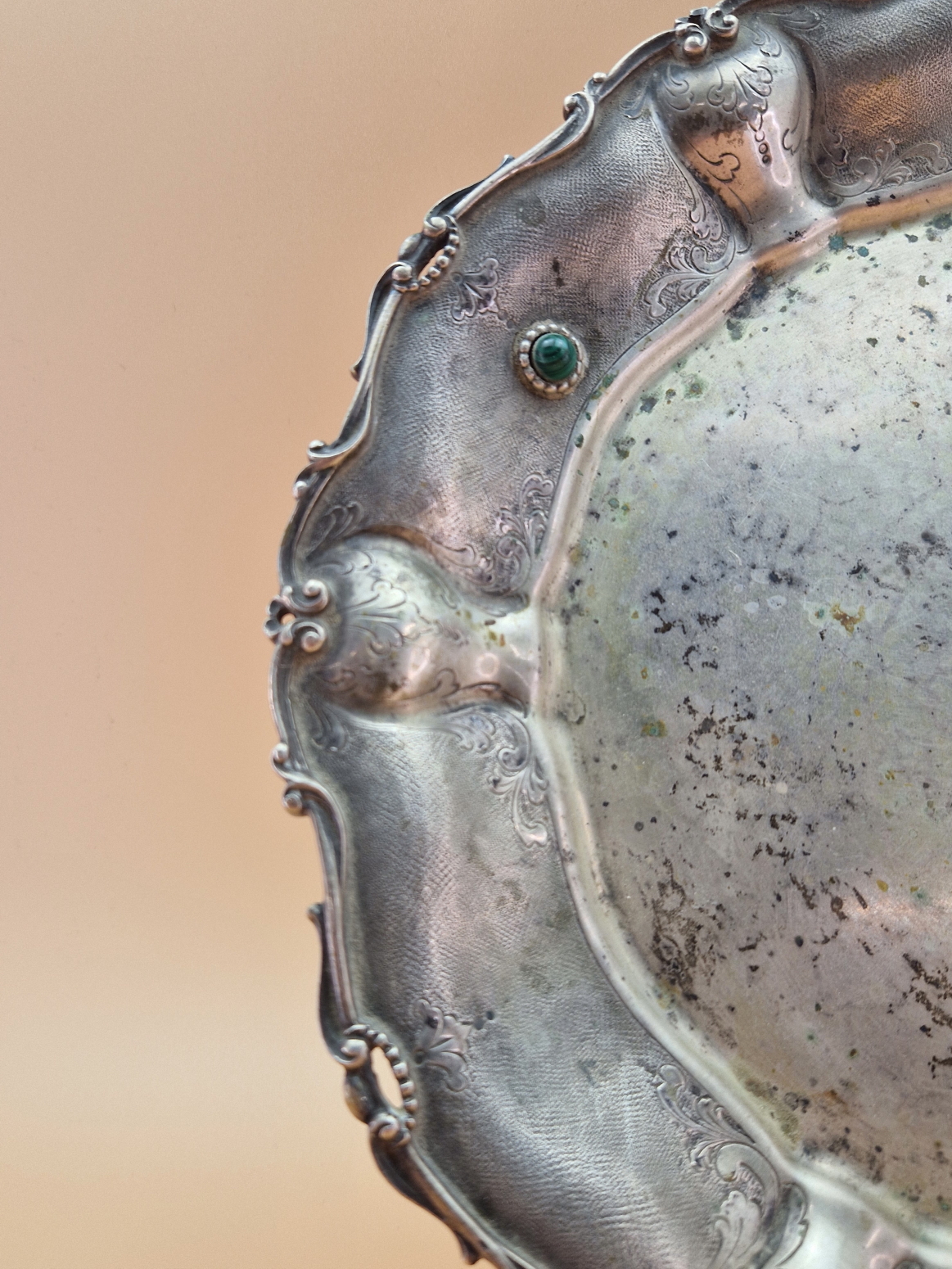 AN 800 SILVER DISH WITH THREE OF THE STIPPLED PANELS TO THE RIM MOUNTED WITH MALACHITE CABOCHONS, - Image 2 of 6