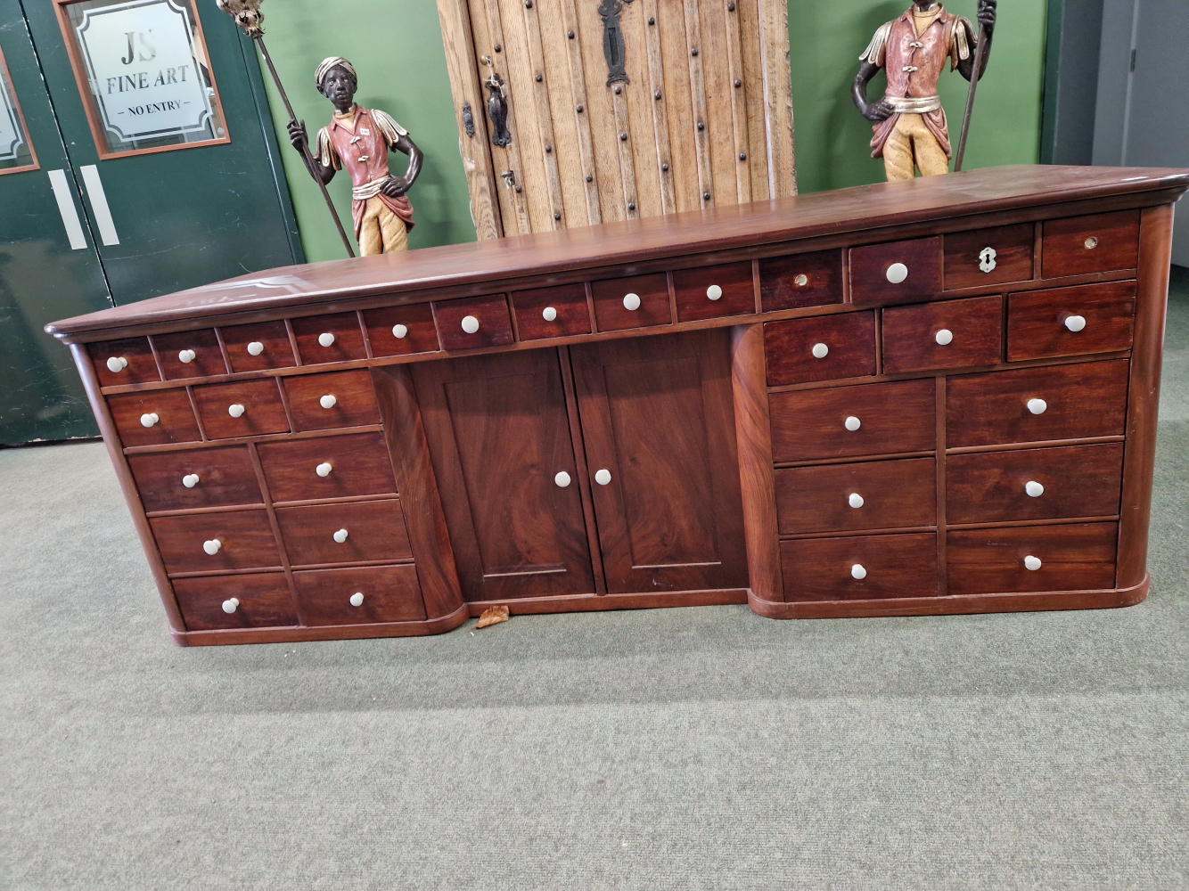 A MAHOGANY SHOP COUNTER FITTED WITH MULTIPLE DRAWERS AND CUPBOARDS EACH WITH WHITE CERAMIC KNOB - Image 2 of 23