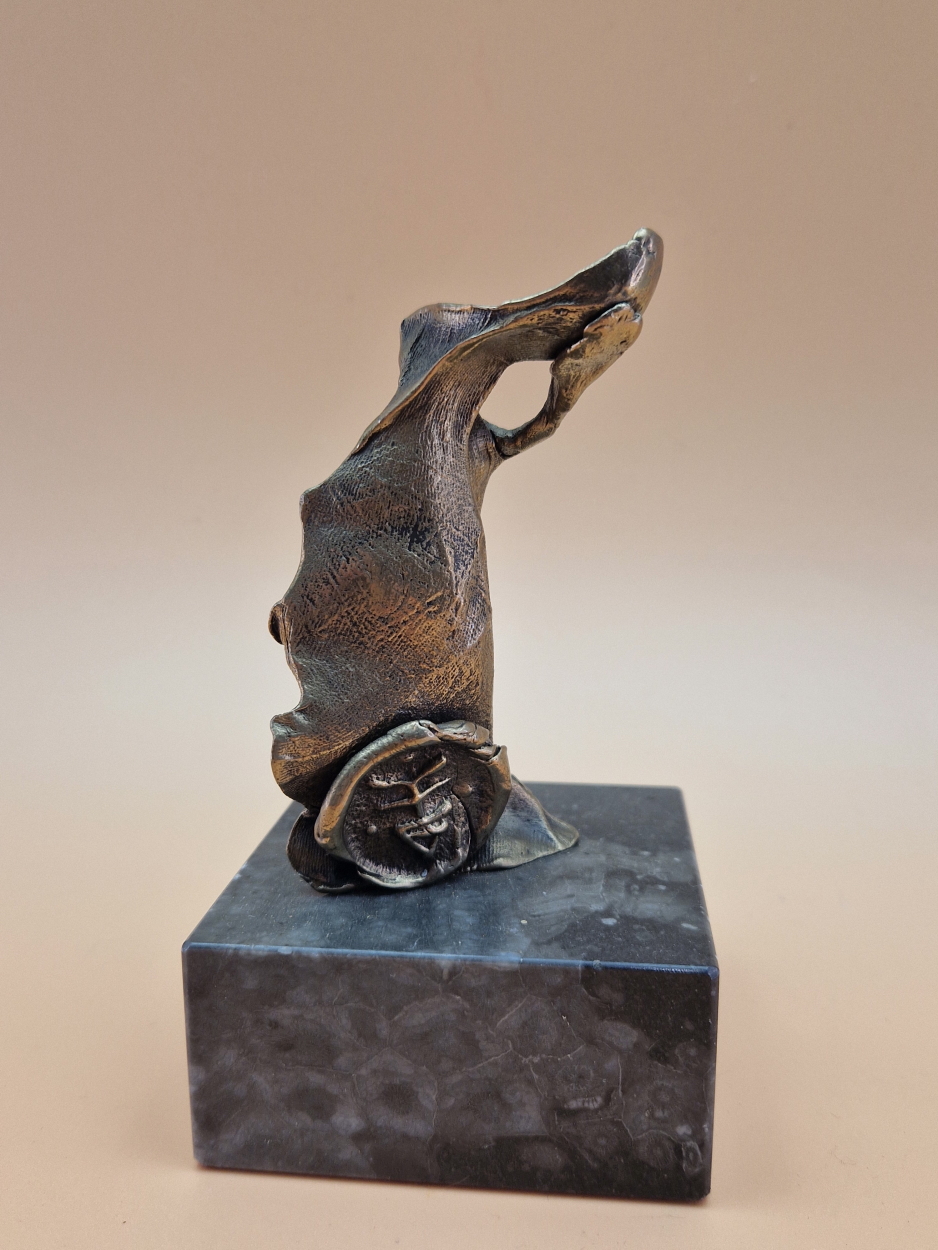 FELIPE GONZALEZ, A CONTEMPORARY BRONZE FIGURE OF A LADY DANCING ON A BLACK STONE BLOCK. H 14cms. - Image 2 of 2