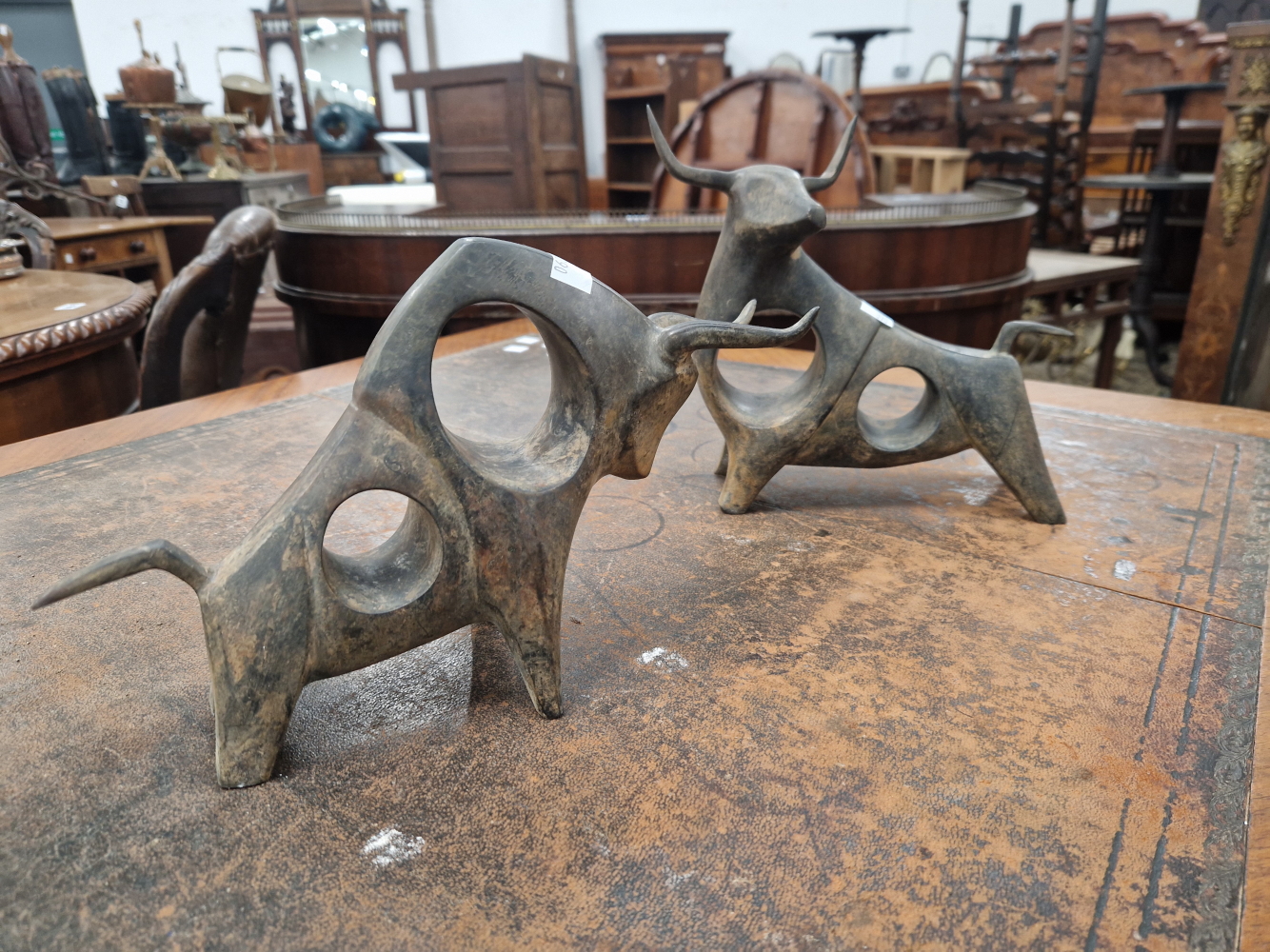A PAIR OF BRONZE STYLISED BULL SCULPTURES - Image 2 of 4