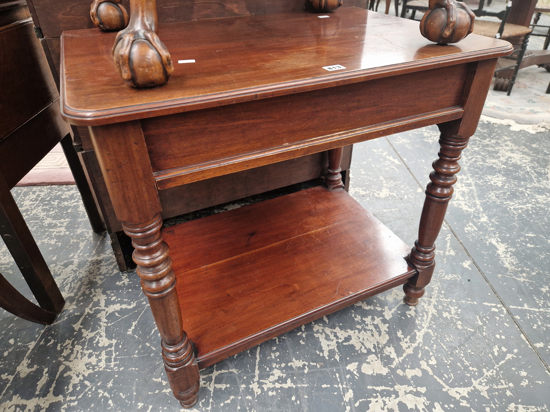A VICTORIAN MAHOGANY TWO TIER TABLE WITH A SINGLE APRON DRAWER BELOW THE TOP.   W 78 x D 53 x H