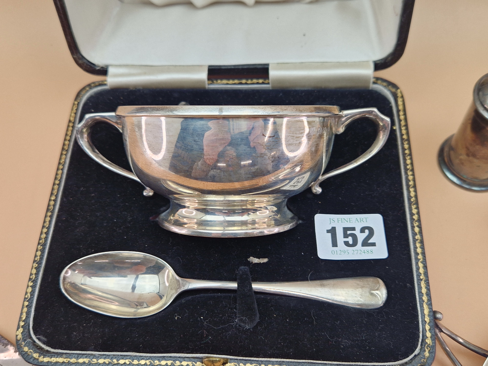 A HALLMARKED SILVER CASED TWO HANDLED BOWL AND SPOON SET, A SHALLOW TWO HANDLED DISH, CASED SALT AND - Image 2 of 5