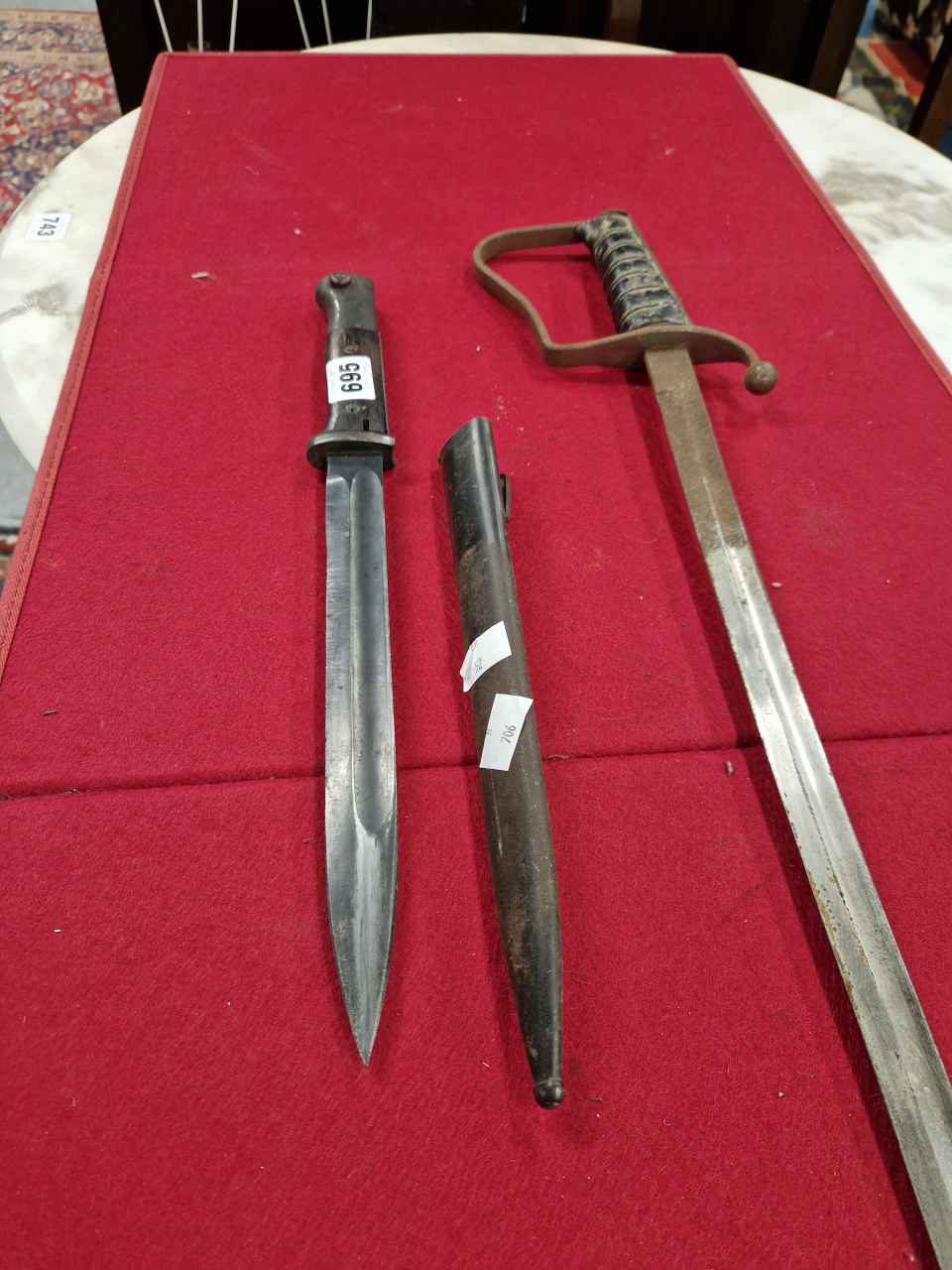 A WW I MAUSER BAYONET TOGETHER WITH GERMAN? DRESS SWORD AND AN ASSOCIATED SCABBARD. - Image 4 of 4