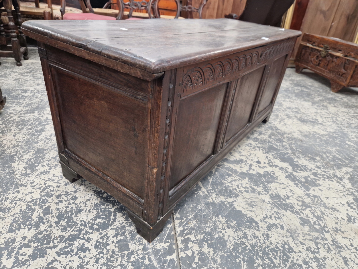 AN 18TH CENTURY OAK PANEL FRONT COFFER. - Image 2 of 5