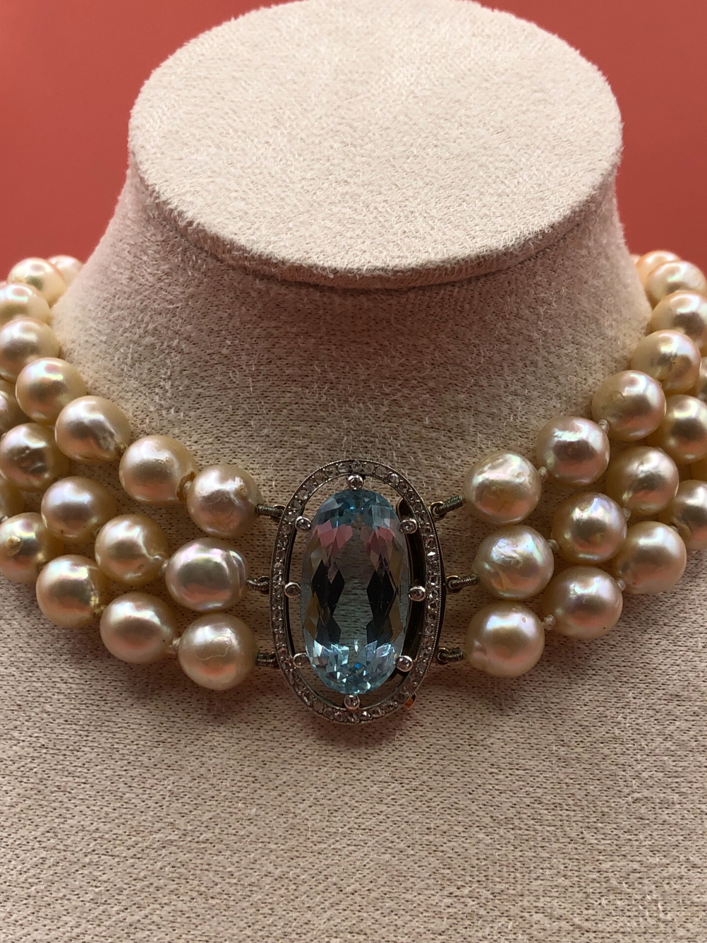 AN ANTIQUE THREE STRAND FRESHWATER PEARL, AQUAMARINE AND DIAMOND NECKLACE. THE THREE FRESHWATER - Image 2 of 8