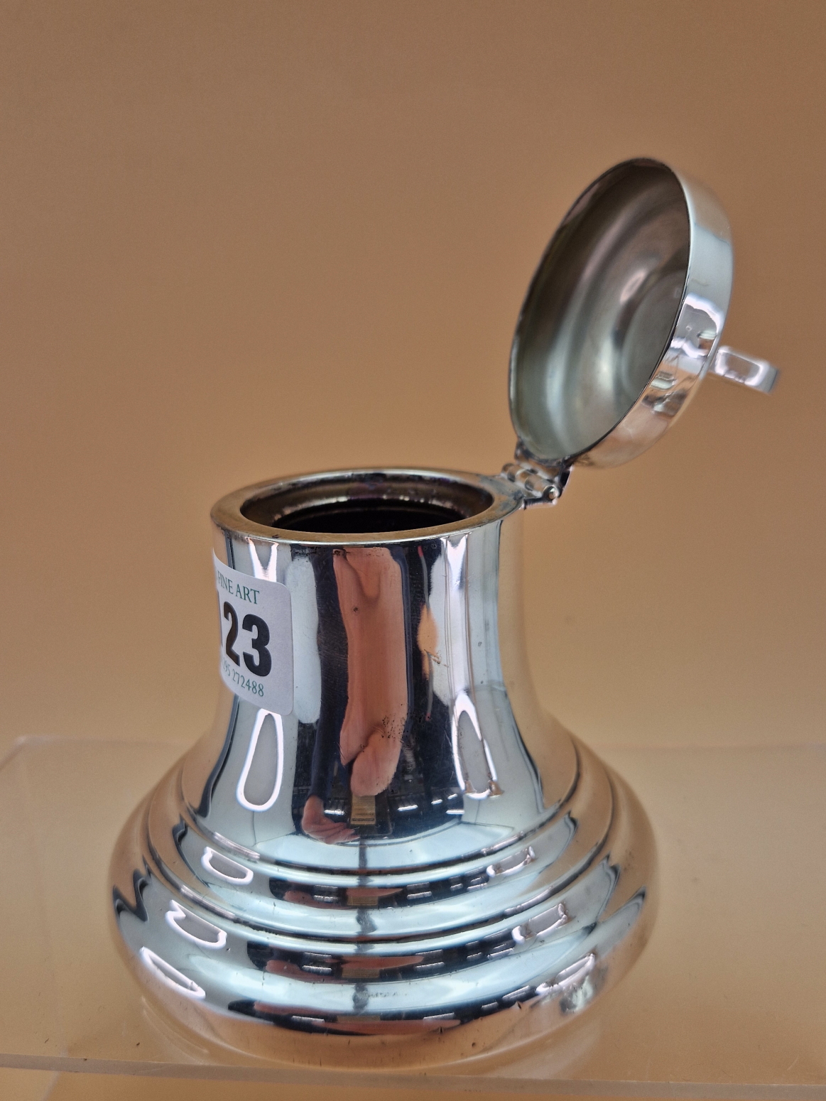 A SILVER BELL SHAPED INKWELL BY JOSEPH GLOSTER LTD, BIRMINGHAM 1937 TOGETHER WITH A PAIR OF - Image 4 of 5
