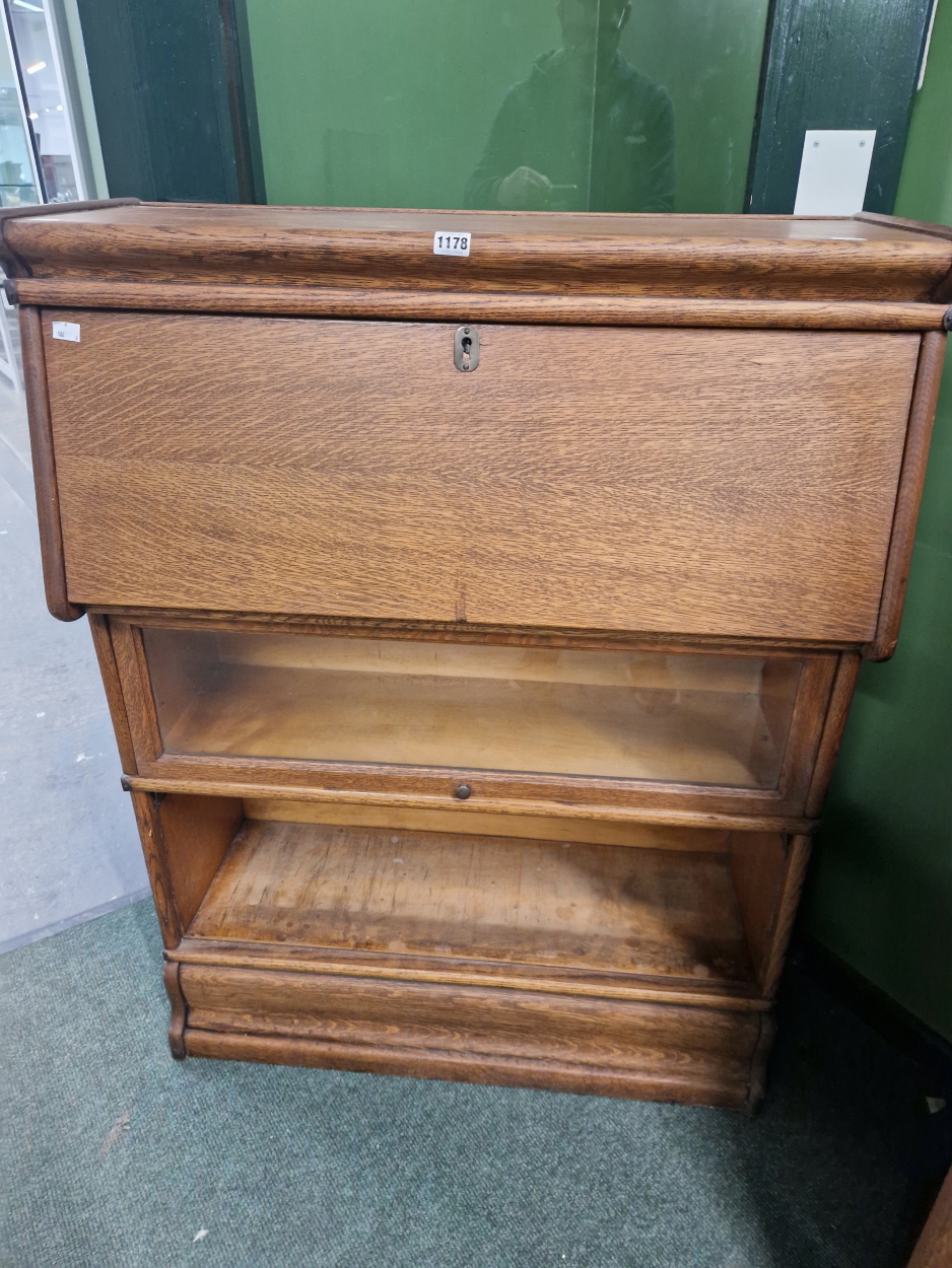 AN EARLY 20TH CENTURY GLOBE WERNICKE TYPE SECTIONAL BOOKCASE. - Image 6 of 6