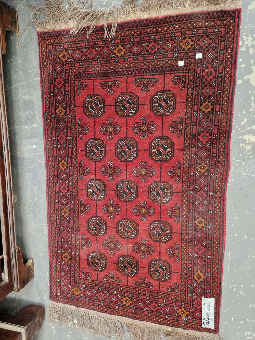 AN AFGHAN BOKHARA RUG 125 x 78 cm.