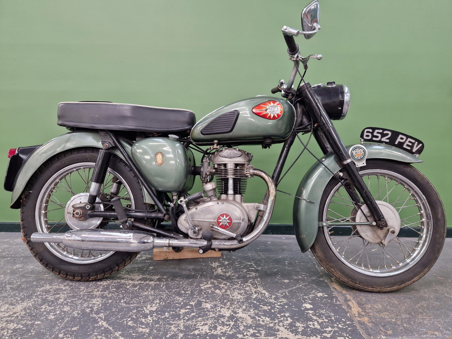 BSA C15 250CC MOTORBIKE . 1959- REGISTRATION NUMBER 652 PEV, C/W V5C REGISTRATION