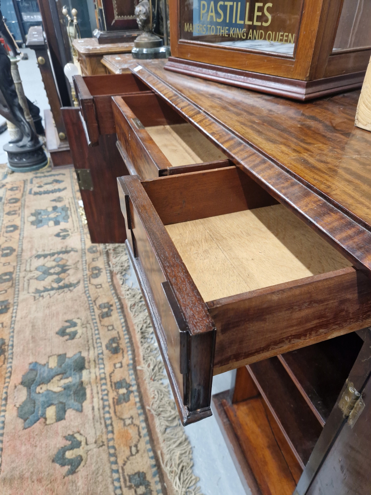 A 19th C. MAHOGANY PEDESTAL DESK WITH THREE APRON DRAWERS OVER A CENTRAL RECESSED CUPBOARD FLANKED - Image 3 of 6