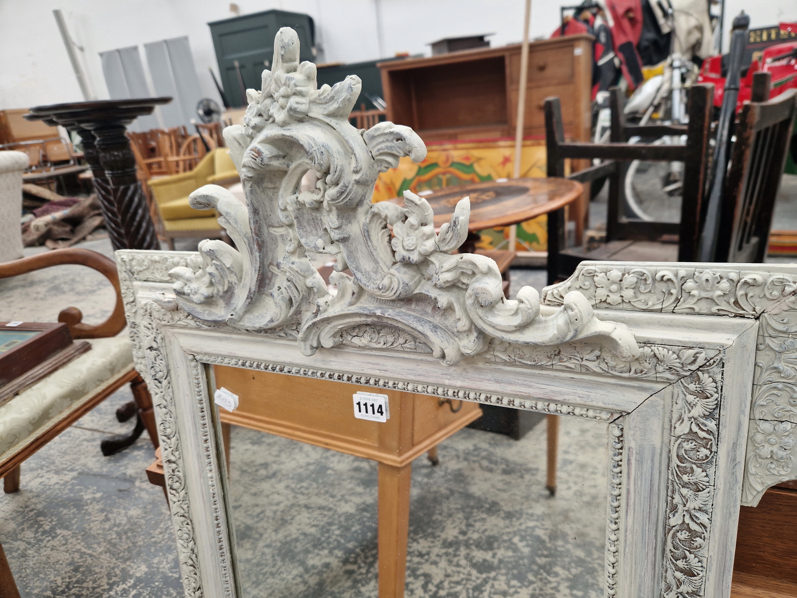 AN ANTIQUE WALL MIRROR WITH CARVED WOOD AND GESSO FRAME. - Image 2 of 7