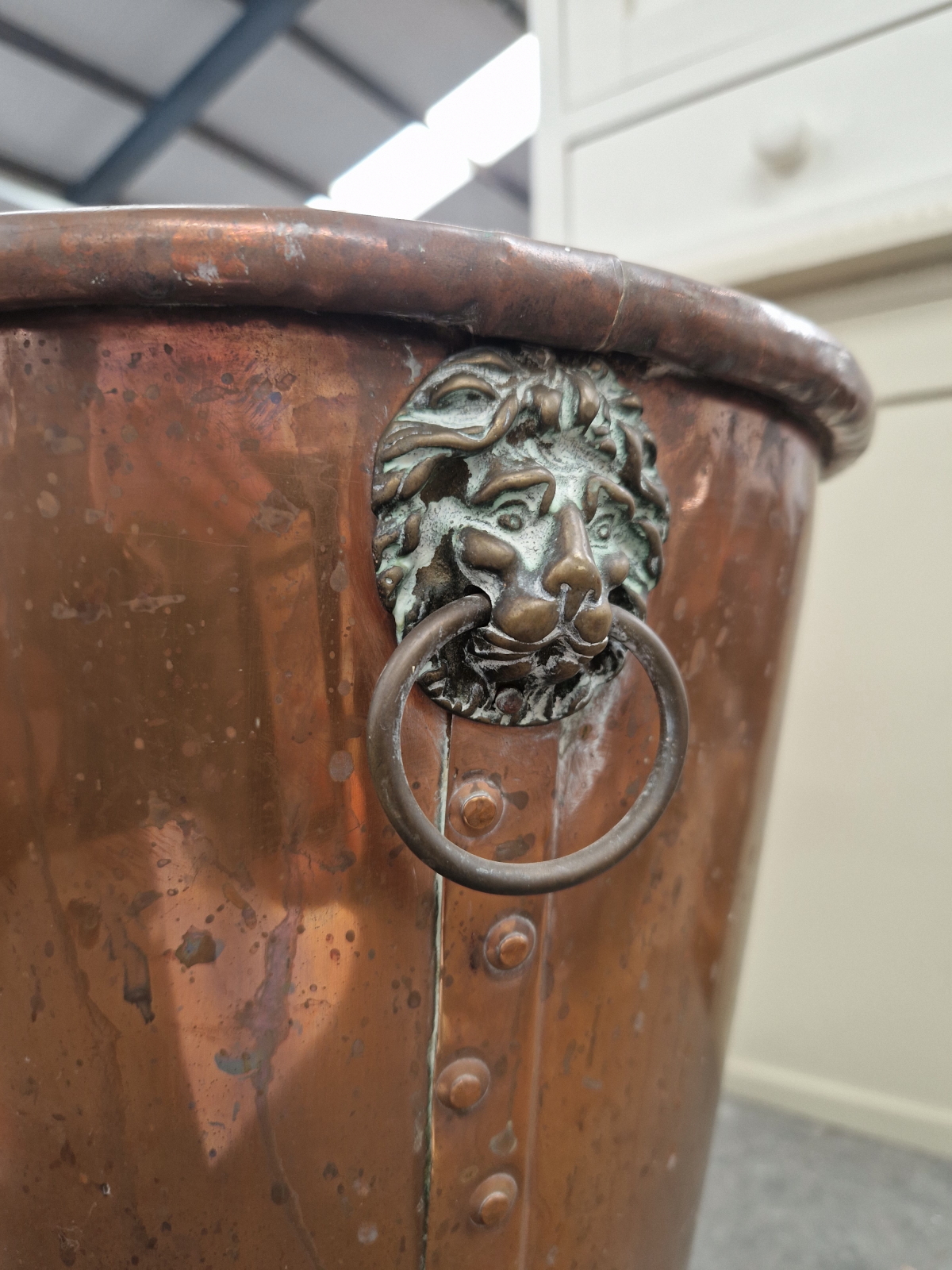 A COP[PER TAPERING CYLINDRICAL FIRE BUCKET WITH BRASS LION MASK AND RING HANDLES - Image 4 of 6