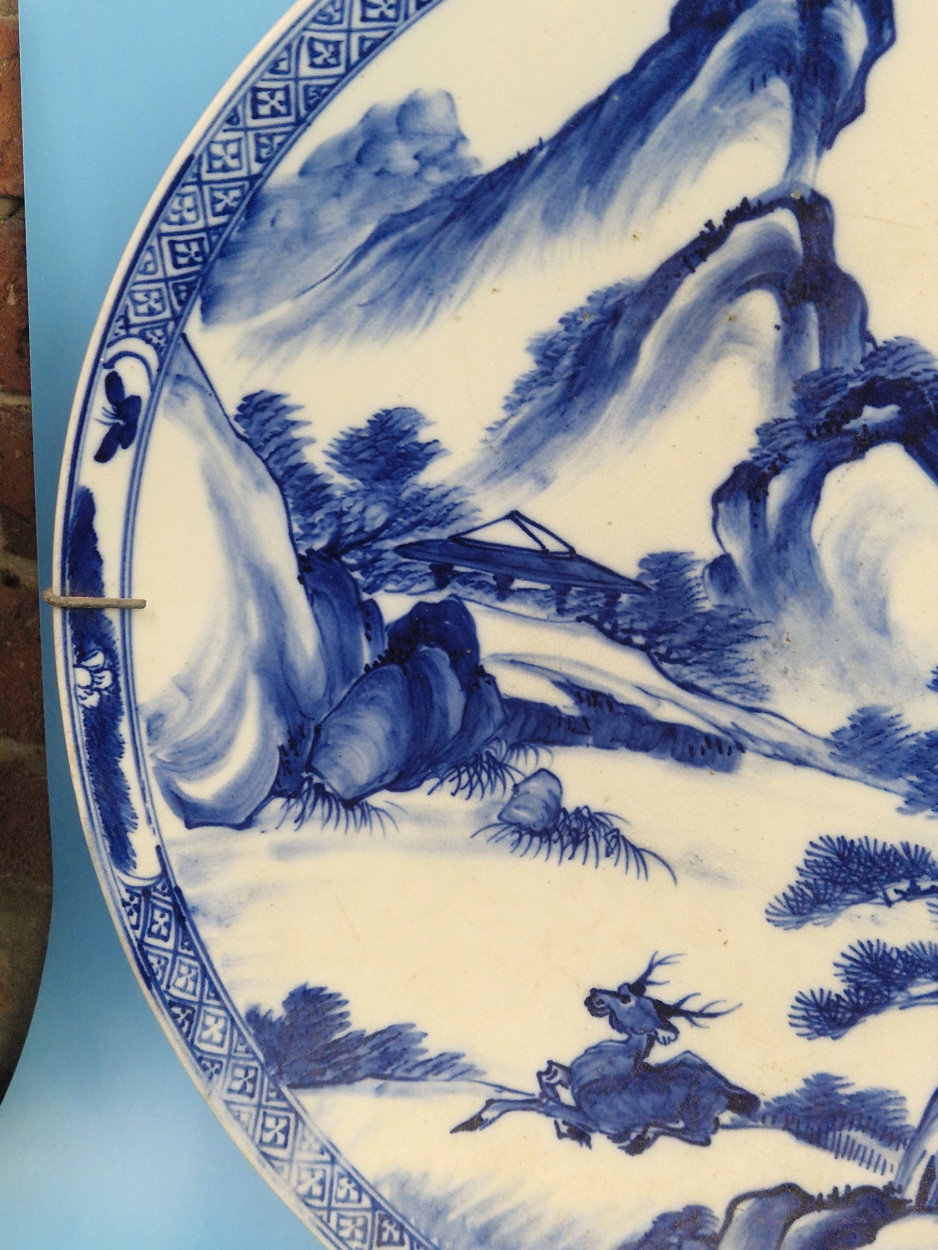 A PAIR OF CHINESE BLUE AND WHITE CHARGERS PAINTED WITH MOUNTAINOUS ISLANDS, A BUFFALO ON ONE AND A - Image 4 of 14