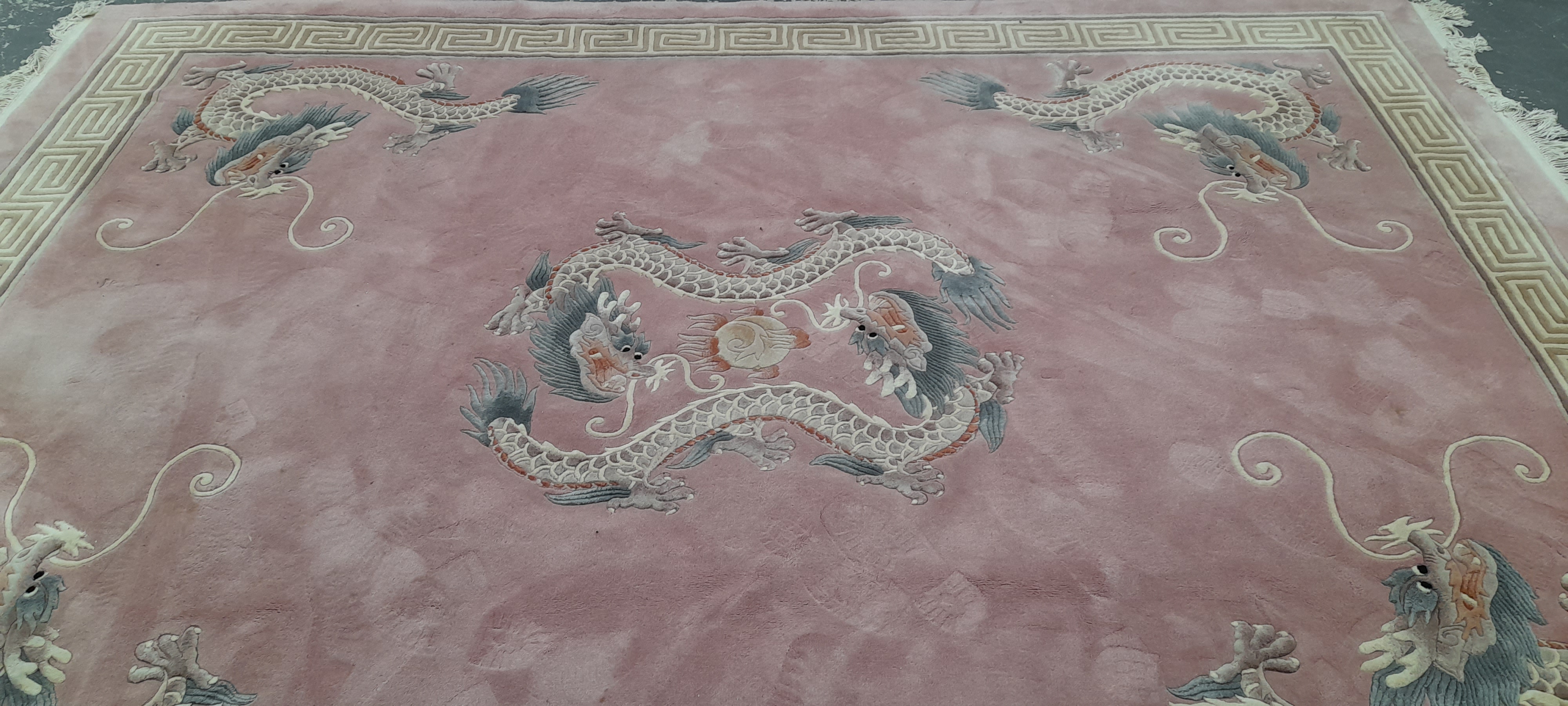 A GOOD QUALITY CHINESE DRAGON CARPET. 370 x 280 cm - Image 2 of 7