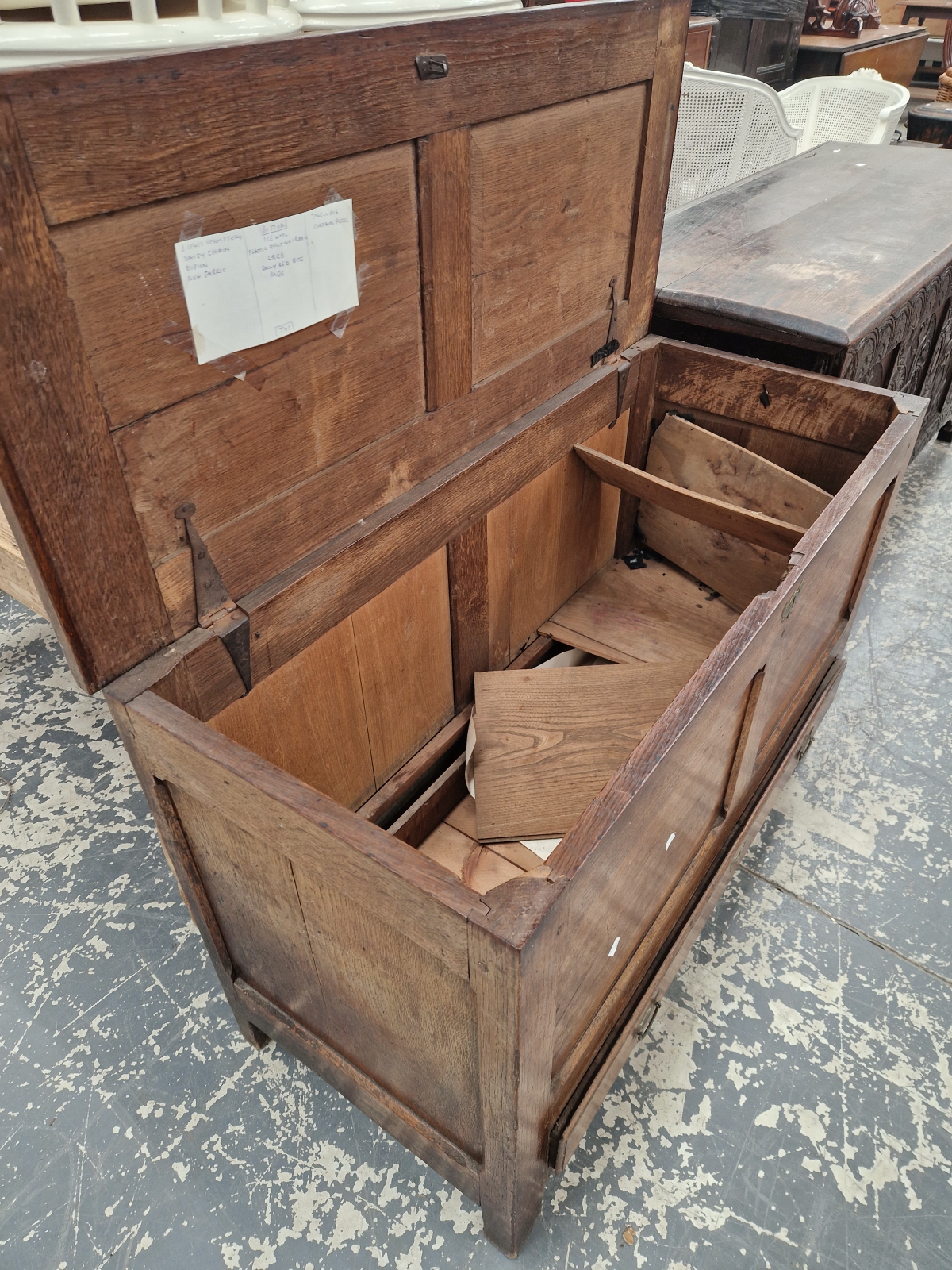 AN 18th C. OAK MULE CHEST WITH THE TWO PANELLED FRONT ABOVE A LONG DRAWER. W 112 x D 49 x H 72cms. - Image 5 of 6