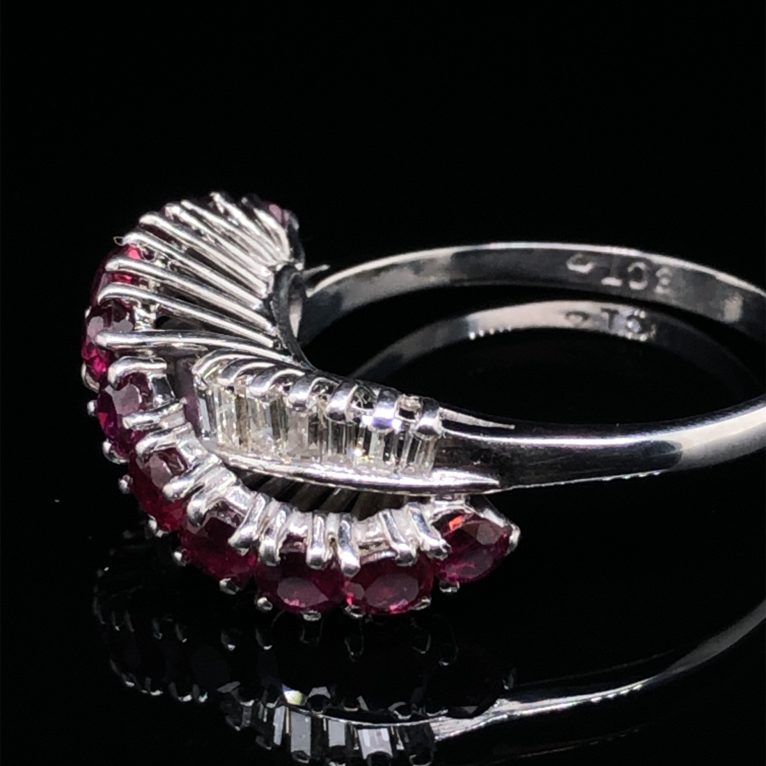 A MID 20th CENTURY RUBY AND DIAMOND RING. THE RING DESIGNED AS CROSS OVER RING, WITH A RAISED RUBY - Image 6 of 10