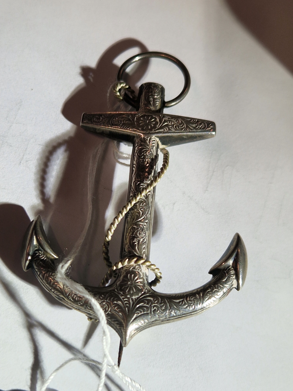 AN ANTIQUE SILVER LARGE ANCHOR BROOCH, UNHALLMARKED. MEASUREMENTS 7.4 X 4.7cms, TOGETHER WITH AN - Image 3 of 6