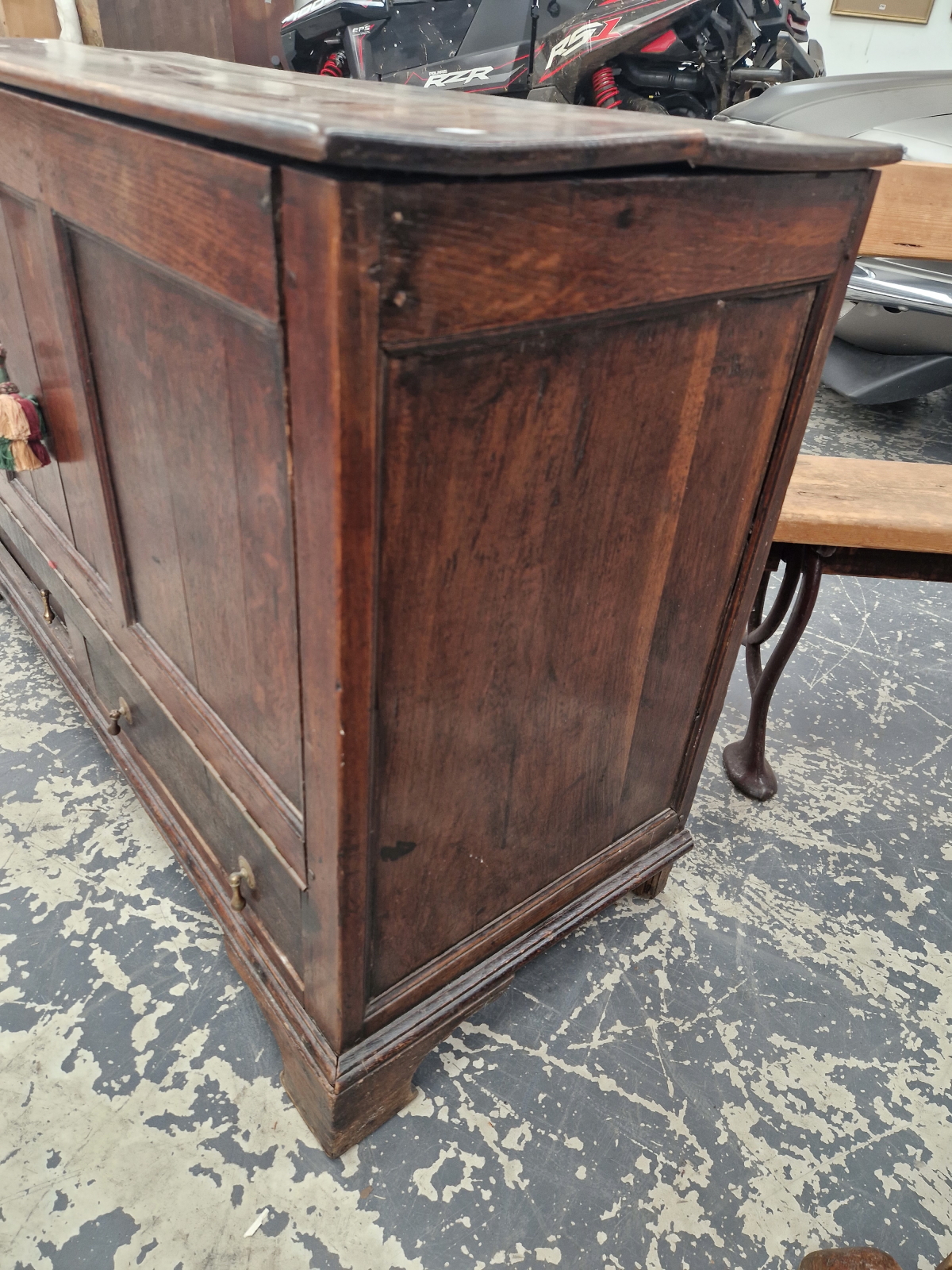 AN 18th C. OAK MULE CHEST LATER CONVERTED WITH A PULL DOWN THREE PANELLED FRONT OVER TWO DRAWERS, - Image 4 of 6