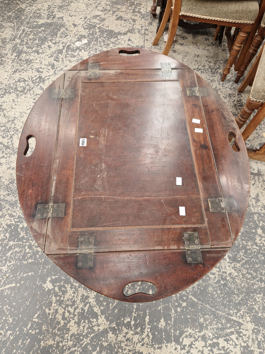 A 19TH CENTURY MAHOGANY BUTLERS TRAY WITH FOLDING SIDES. TOGETHER WITH AN ASSOCIATED STAND. - Image 2 of 6