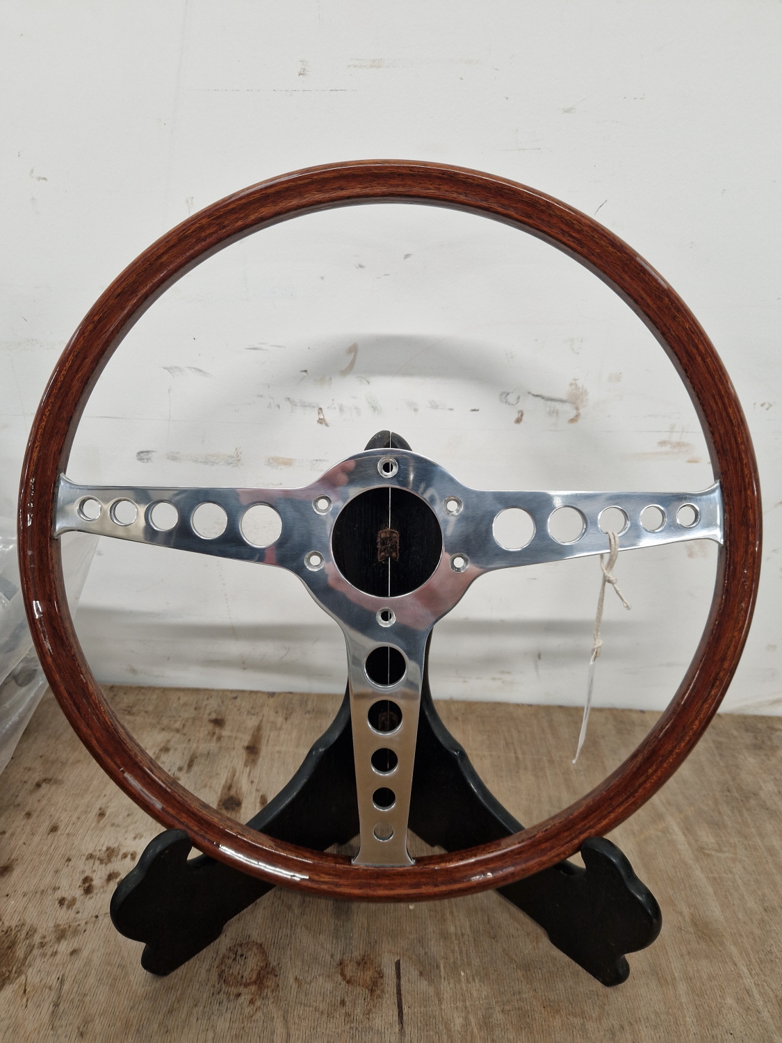 NEW UNUSED MOTO LITA STEERING WHEEL, MAHOGANY RIM, T- SPOKE FOR JAGUAR E-TYPE OEM.