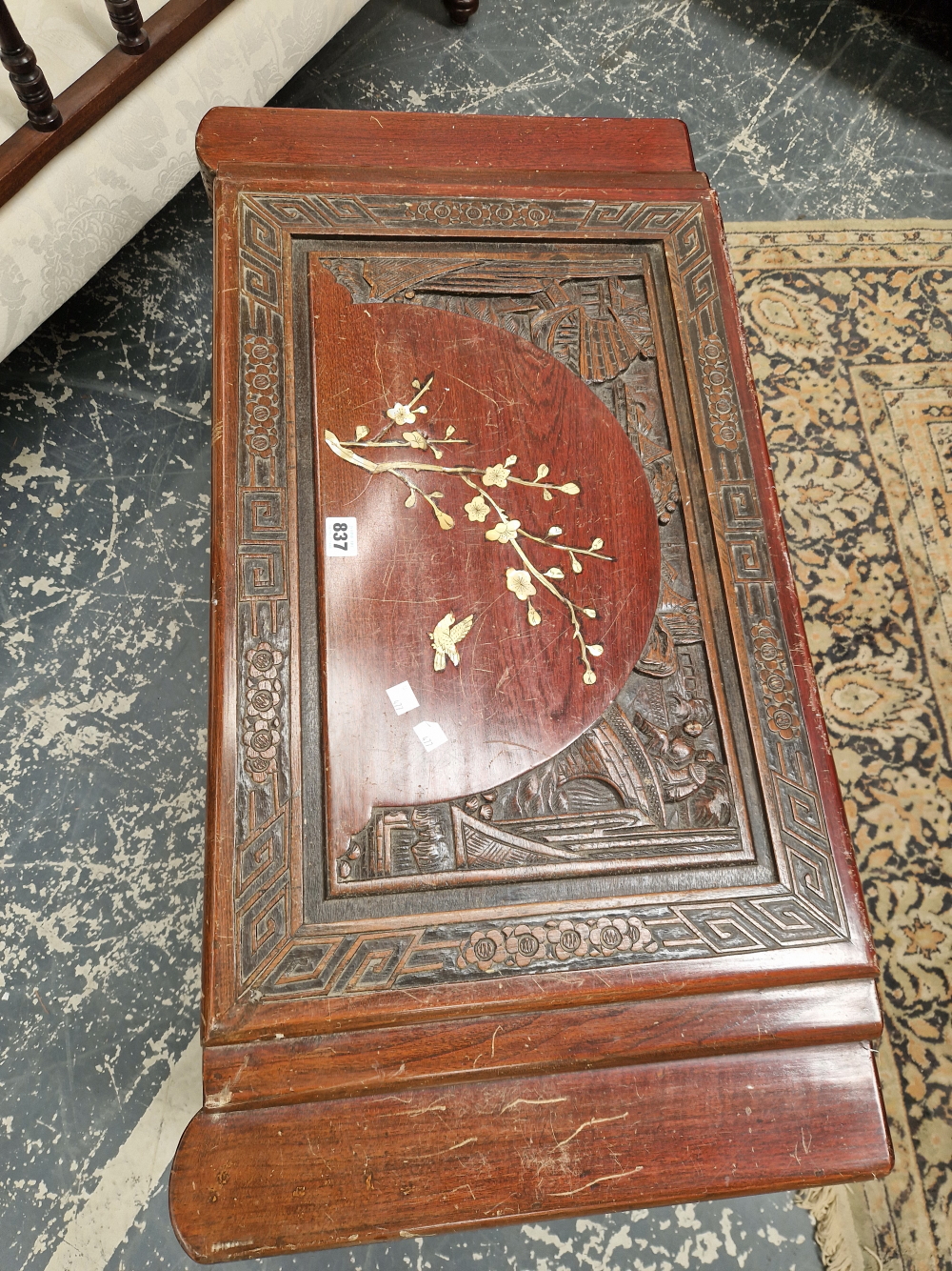 A CHINESE HARD WOOD COFFER, THE LID INLAID IN MOTHER OF PEARL WITH A SPRAY OF CHERRY BLOSSOM - Image 2 of 3