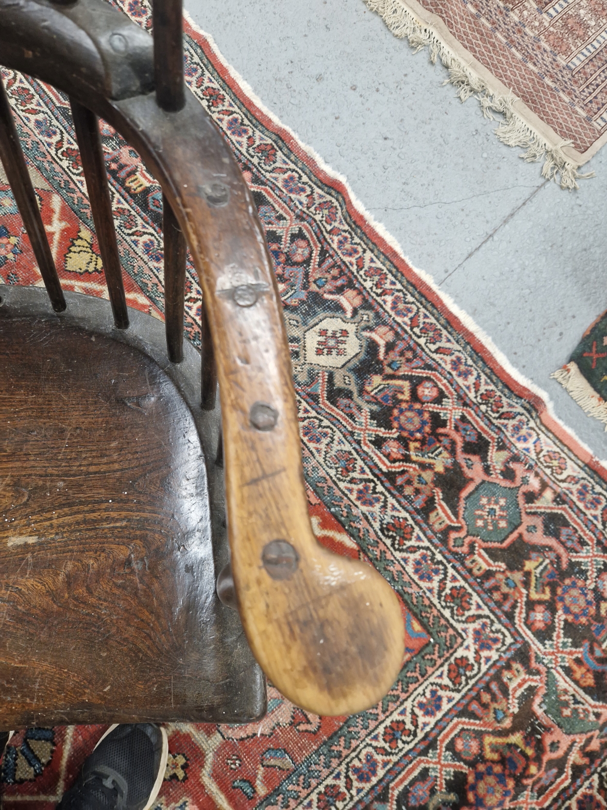 AN 18TH / 19TH CENTURY COUNTRY MADE WINDSOR TYPE STICK BACK CHAIR WITH PLAIN CREST RAIL AND SHAPED - Image 8 of 9