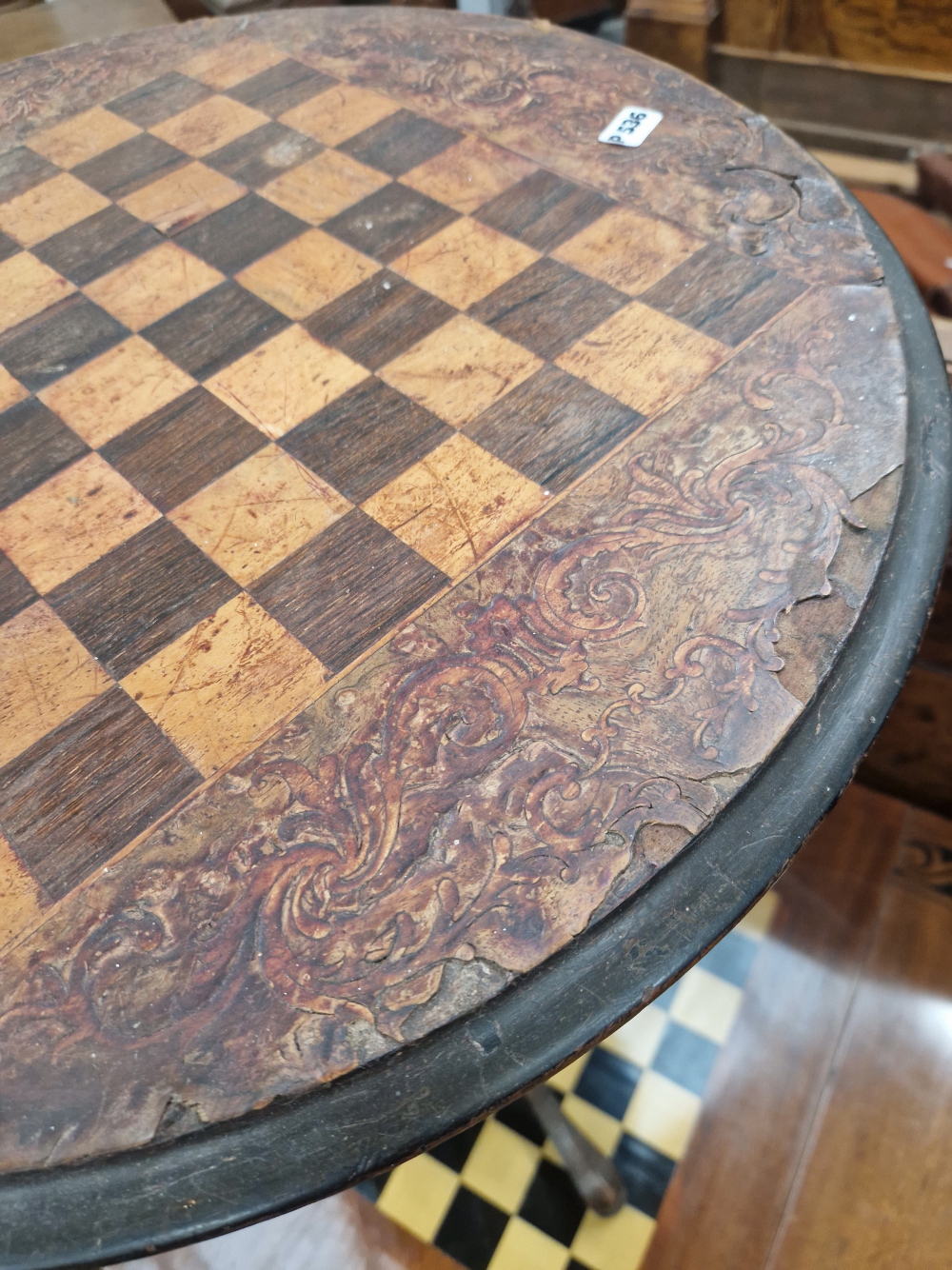 A VICTORIAN MAHOGANY TRIPOD TABLE, THE CIRCULAR TOP INLAID WITH A CHESS BOARD - Image 3 of 4