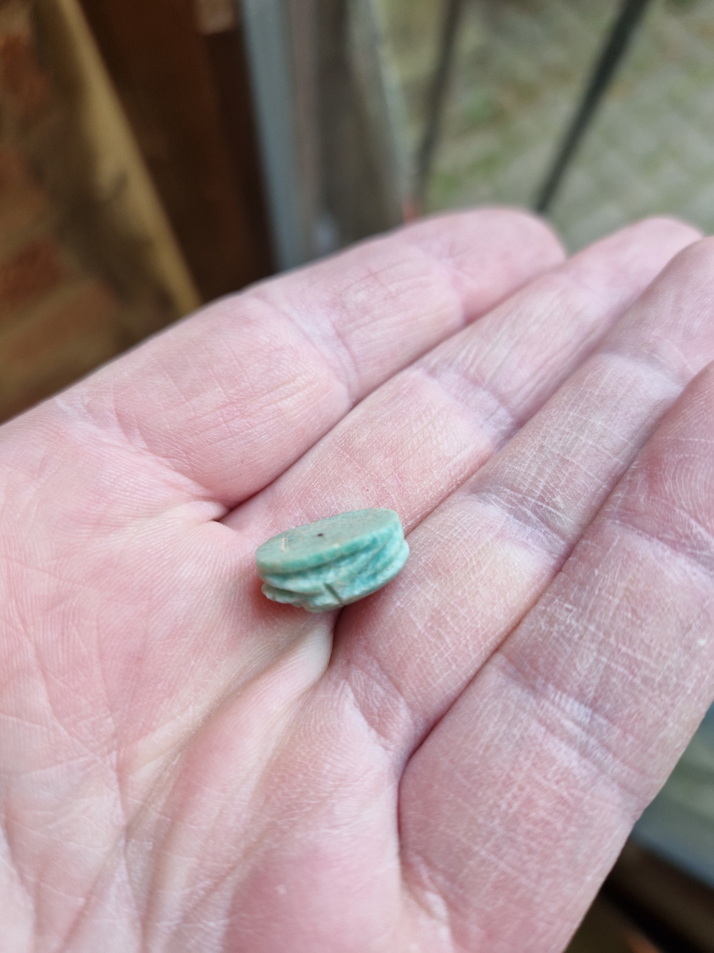 FOUR EGYPTIAN SCARABS IN CORNELIAN, LAPIS LAZULI, TURQUOISE AND GREENSTONE - Image 13 of 33