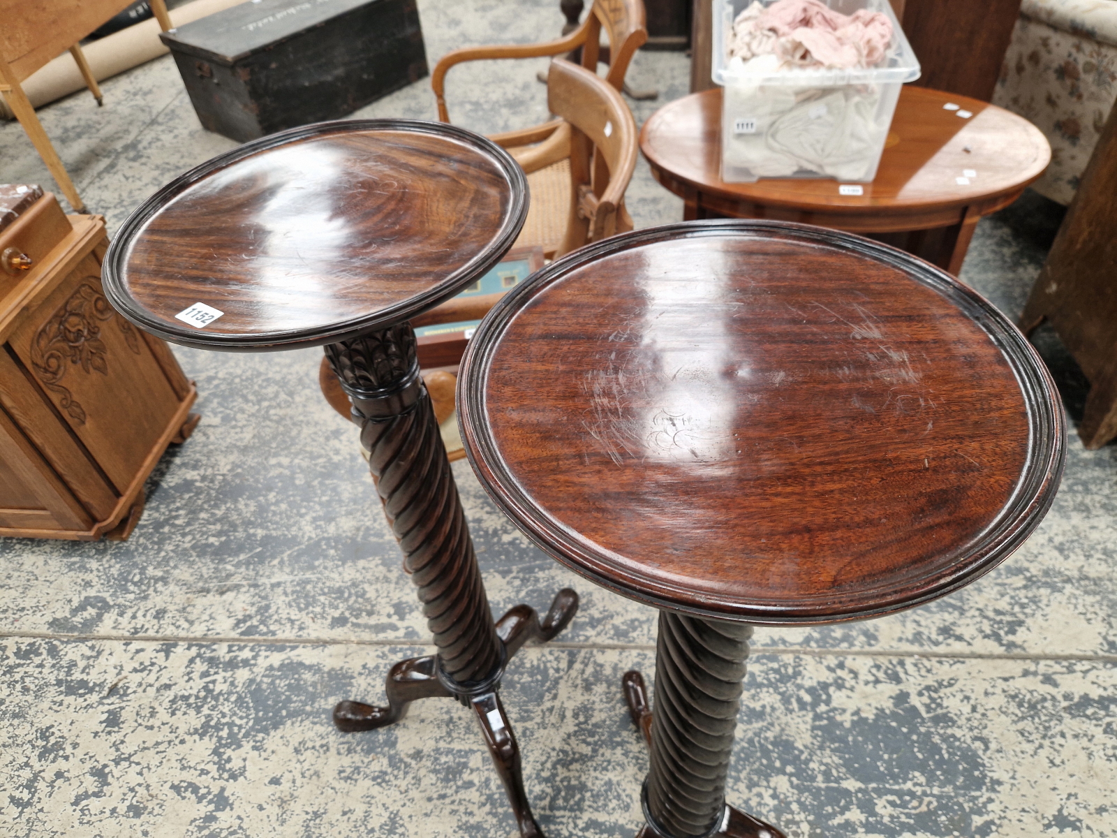 A PAIR OF MAHOGANY TORCHERES, THE DISHED CIRCULAR TOPS ON SPIRAL TWIST COLUMNS AND TRIPODS - Image 6 of 7