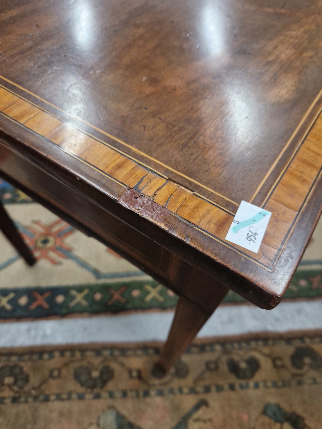 AN ANTIQUE SATIN WOOD BANDED MAHOGANY SIDE TABLE WITH A SINGLE DRAWER ABOVE THE LINE INLAID TAPERING - Image 4 of 5