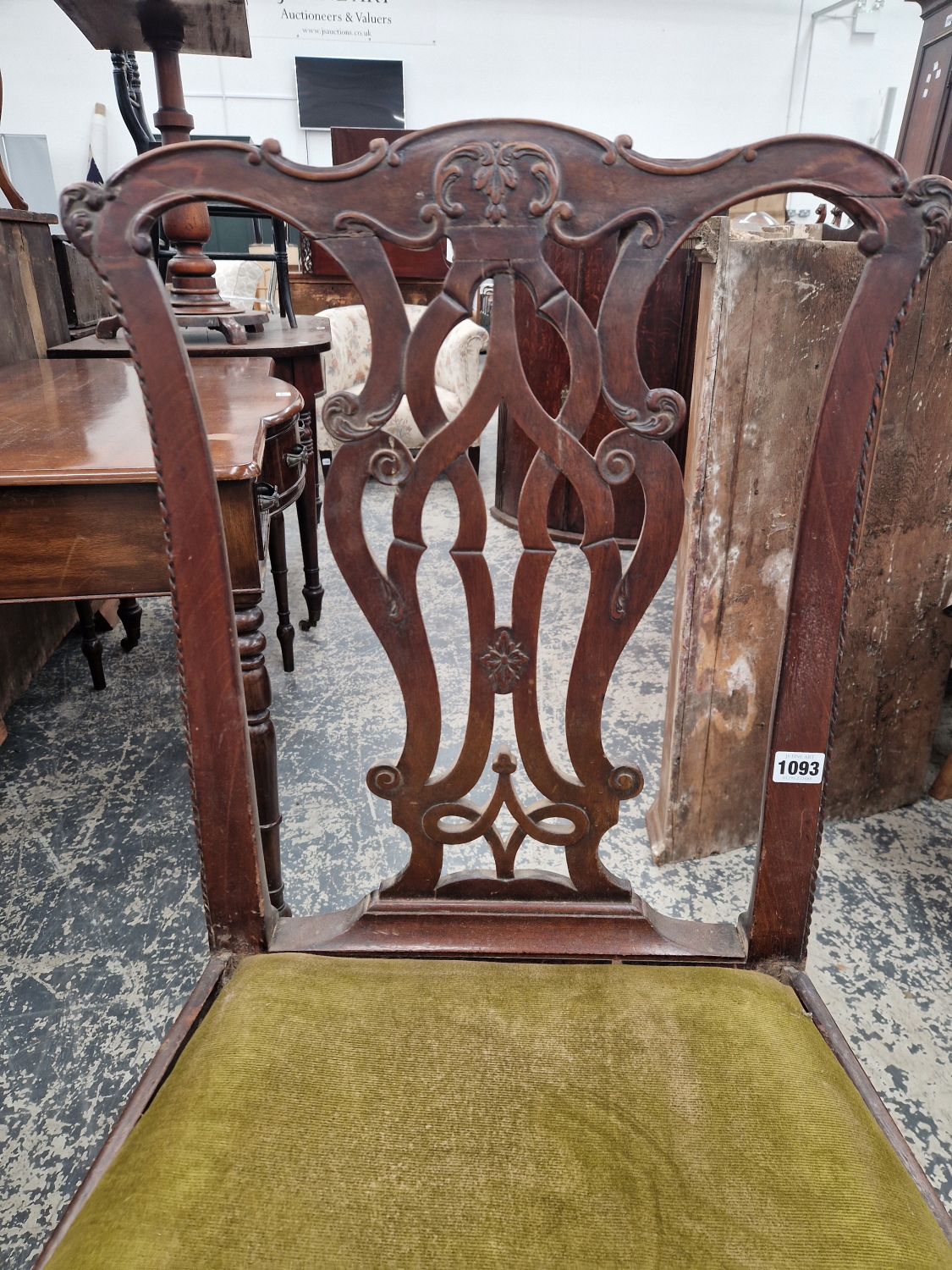 A GEORGIAN MAHOGANY SIDE CHAIR WITH CARVED PIERCED BACK TOGETHER WITH A WM. IV ARM CHAIR WITH REEDED - Image 3 of 5