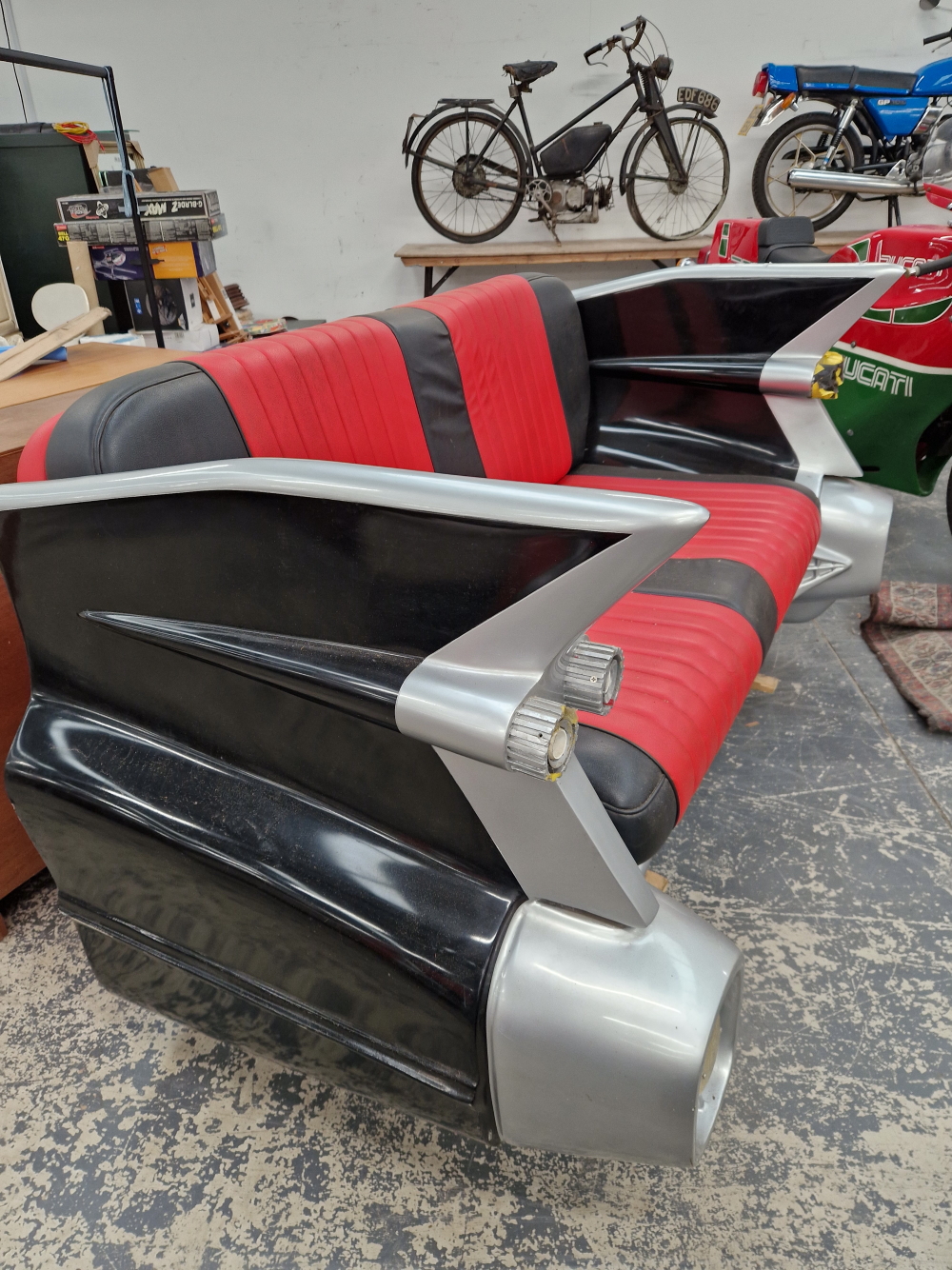 A MID CENTURY STYLE DINER SEAT FORMED AS THE TAIL END OF A CADILLAC - Image 2 of 2
