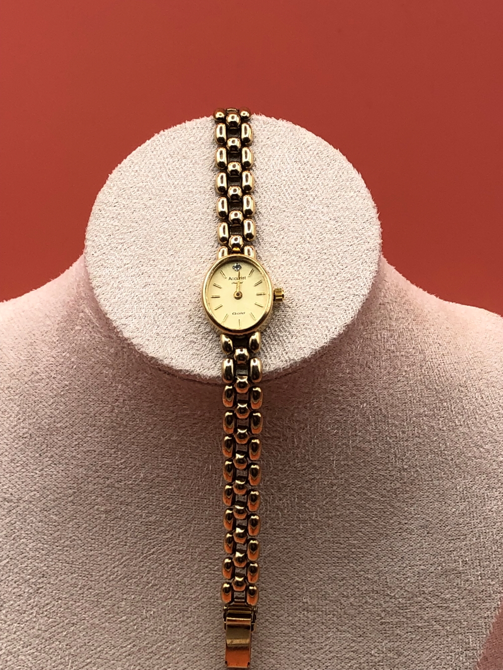 A 9ct HALLMARKED GOLD ACCURIST LADIES WRIST WATCH. GROSS WEIGHT 18.89grms. - Image 3 of 4