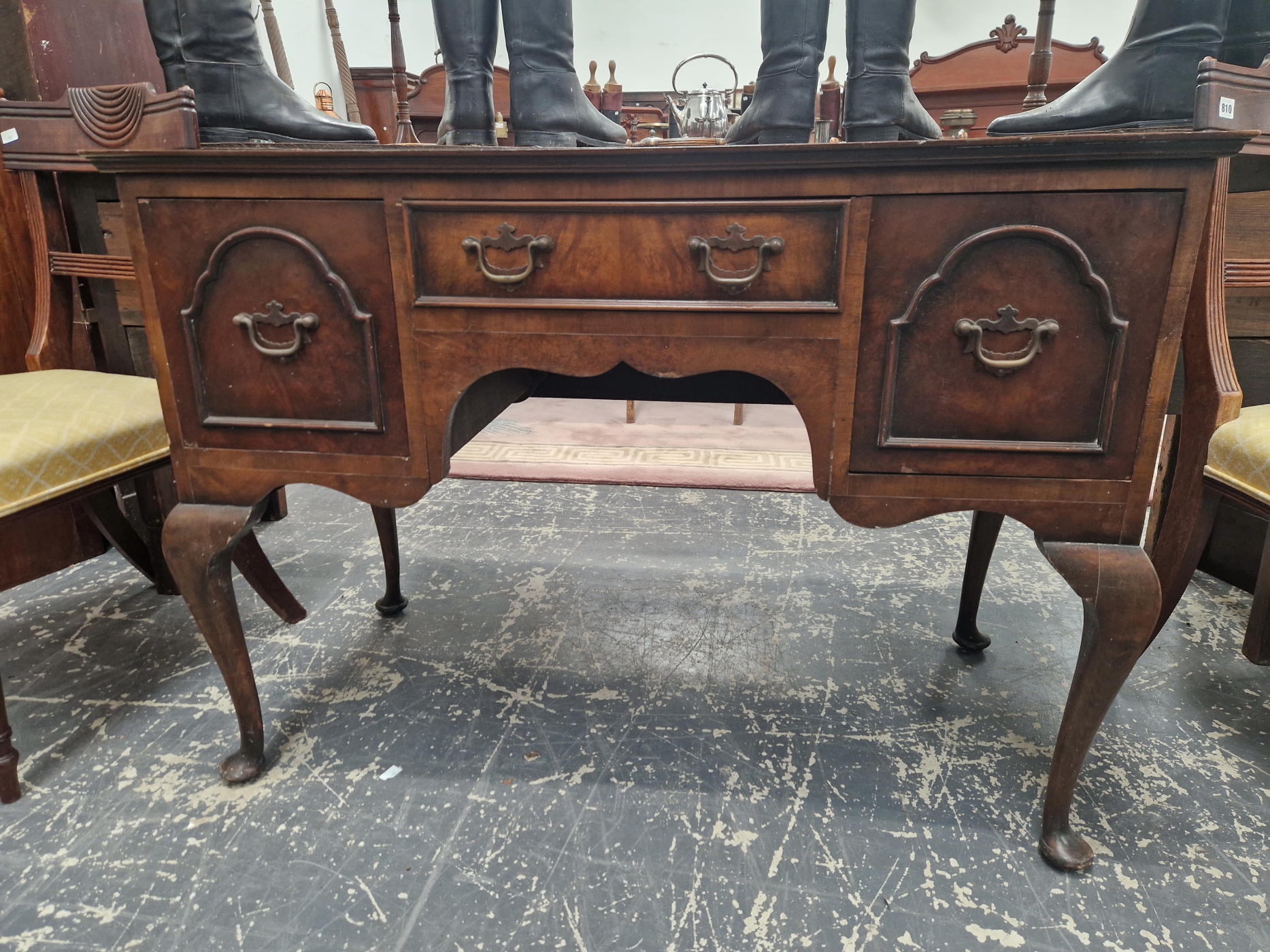 A MAHOGANY THREE DRAWER LOW BOY WITH SQUARES OF BURR WOOD VENEERS TO THE TOP, THE CABRIOLE LEGS ON