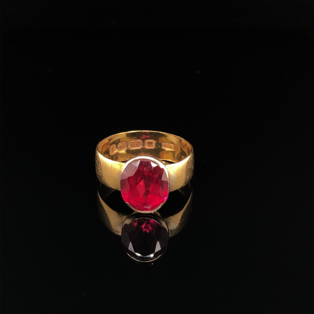 AN ANTIQUE 22ct HALLMARKED GOLD GEMSET RING, WITH A 10ct GOLD SETTING. DATED 1908, BIRMINGHAM. - Image 3 of 10