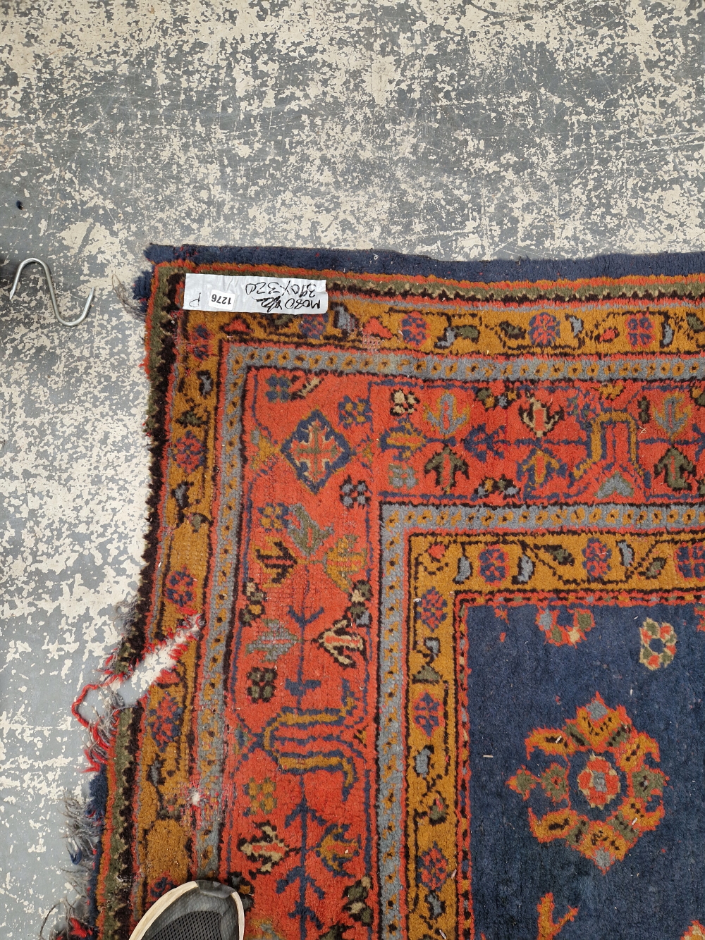 AN ANTIQUE TURKISH OUSHAK CARPET. 390 x 320 cm (LOSSES) - Image 5 of 15