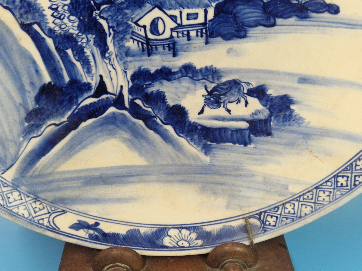 A PAIR OF CHINESE BLUE AND WHITE CHARGERS PAINTED WITH MOUNTAINOUS ISLANDS, A BUFFALO ON ONE AND A - Image 8 of 14