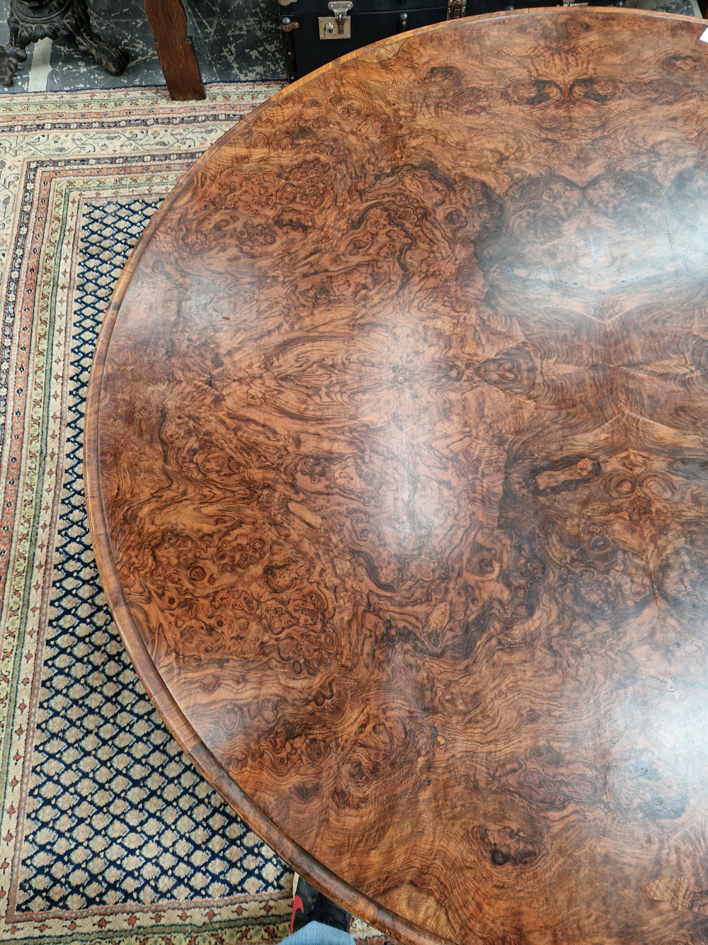 A 19th C. BURR WALNUT BREAKFAST TABLE, WITH LABLE FOR DRUCE AND CO. THE CIRCULAR TOP ON A COLUMN AND - Image 8 of 8