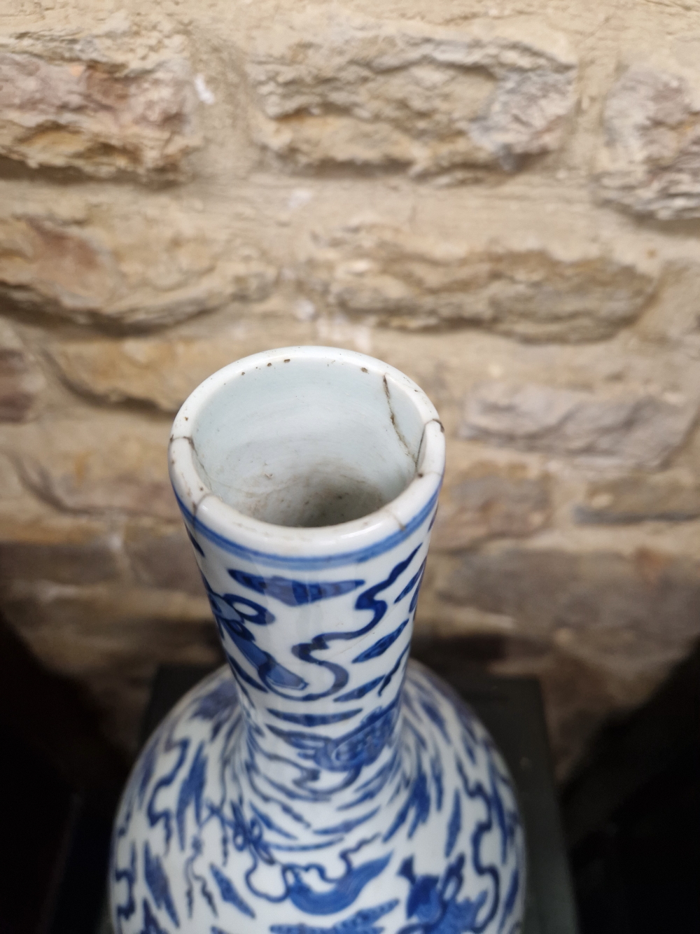 A CHINESE BLUE AND WHITE BOTTLE VASE PAINTED WITH RIBBON TIED PRECIOUS OBJECTS AMONGST CLOUDS. H - Image 14 of 18