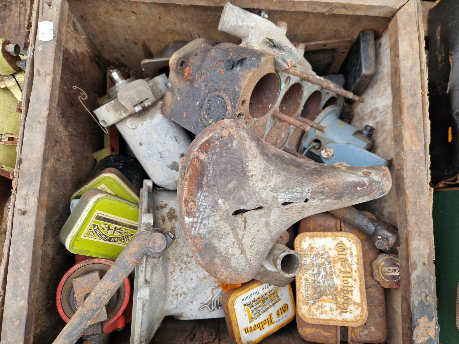 A COLLECTION OF VINTAGE AUSTIN SEVEN AND OTHER CAR PARTS/ SPARES ETC - Image 6 of 8